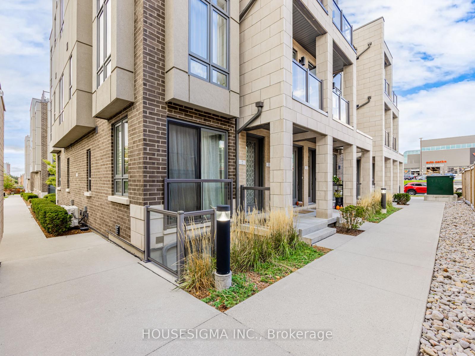 713 Lawrence Avenue W 5, Toronto W04 — photo 2 of 5