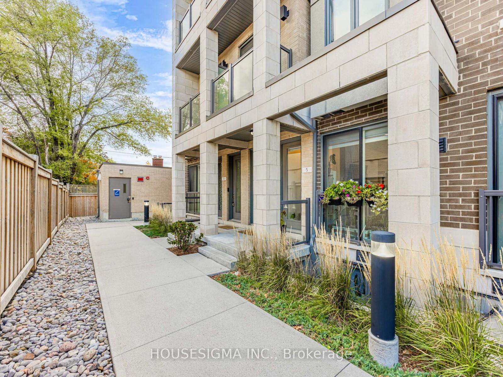 713 Lawrence Avenue W 5, Toronto W04 — photo 3 of 5
