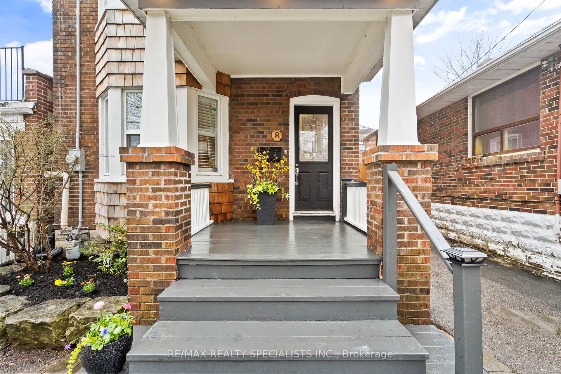 8 Primrose Avenue, Toronto W06 — photo 3 of 5