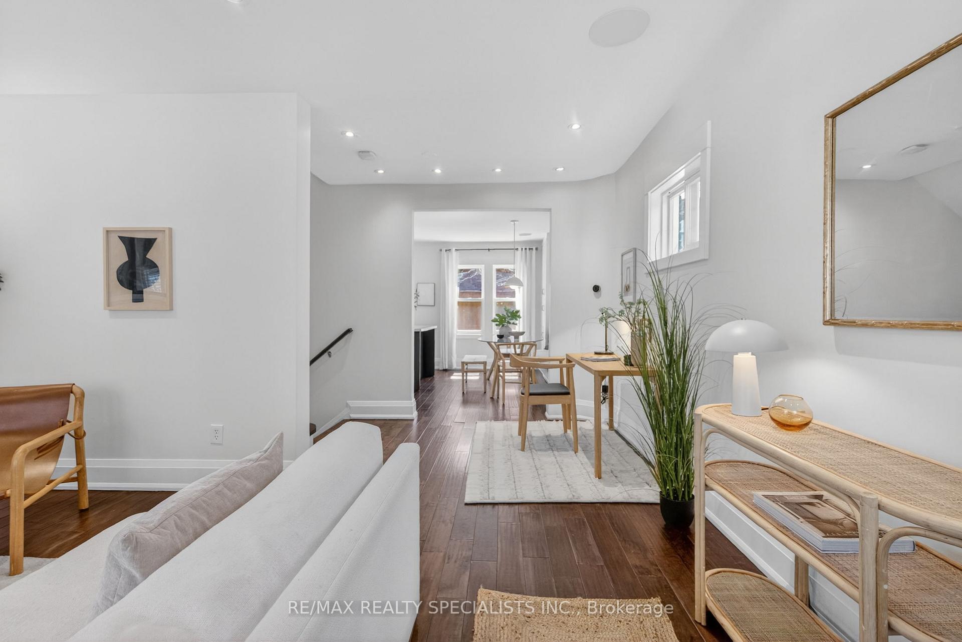 8 Primrose Avenue, Toronto W06 — photo 5 of 5