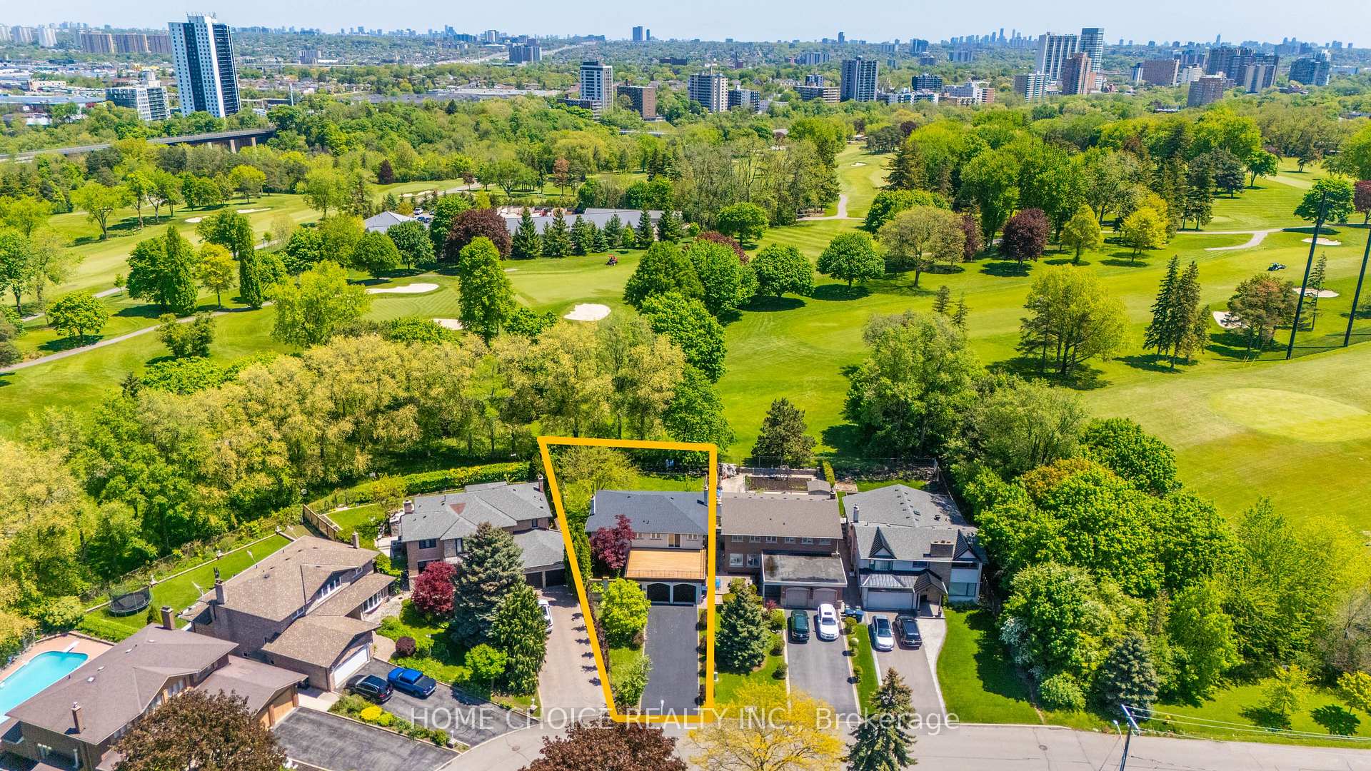 43 Golfwood Heights E, Toronto W09 — photo 2 of 5