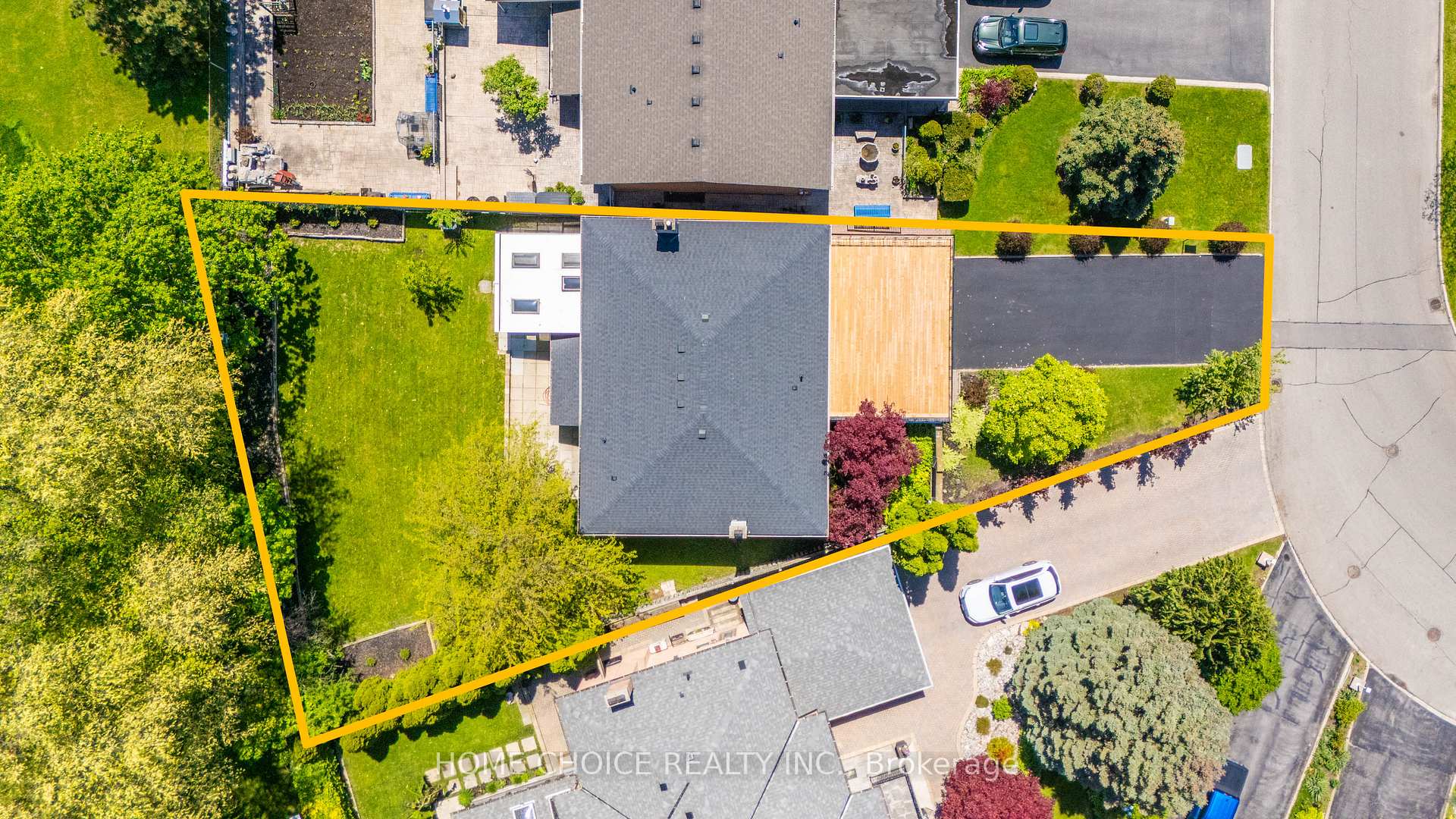 43 Golfwood Heights E, Toronto W09 — photo 3 of 5