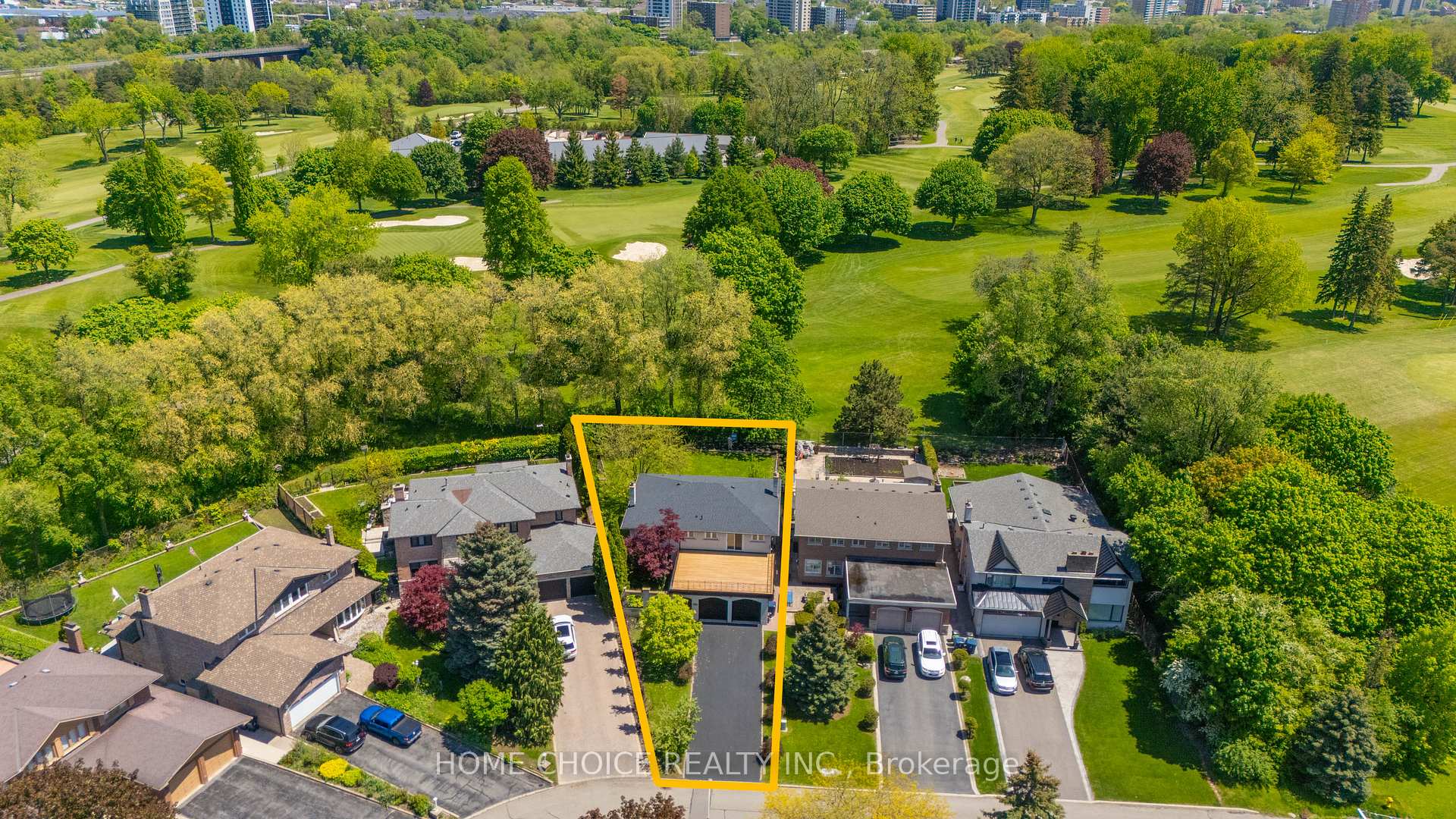 43 Golfwood Heights E, Toronto W09 — photo 4 of 5