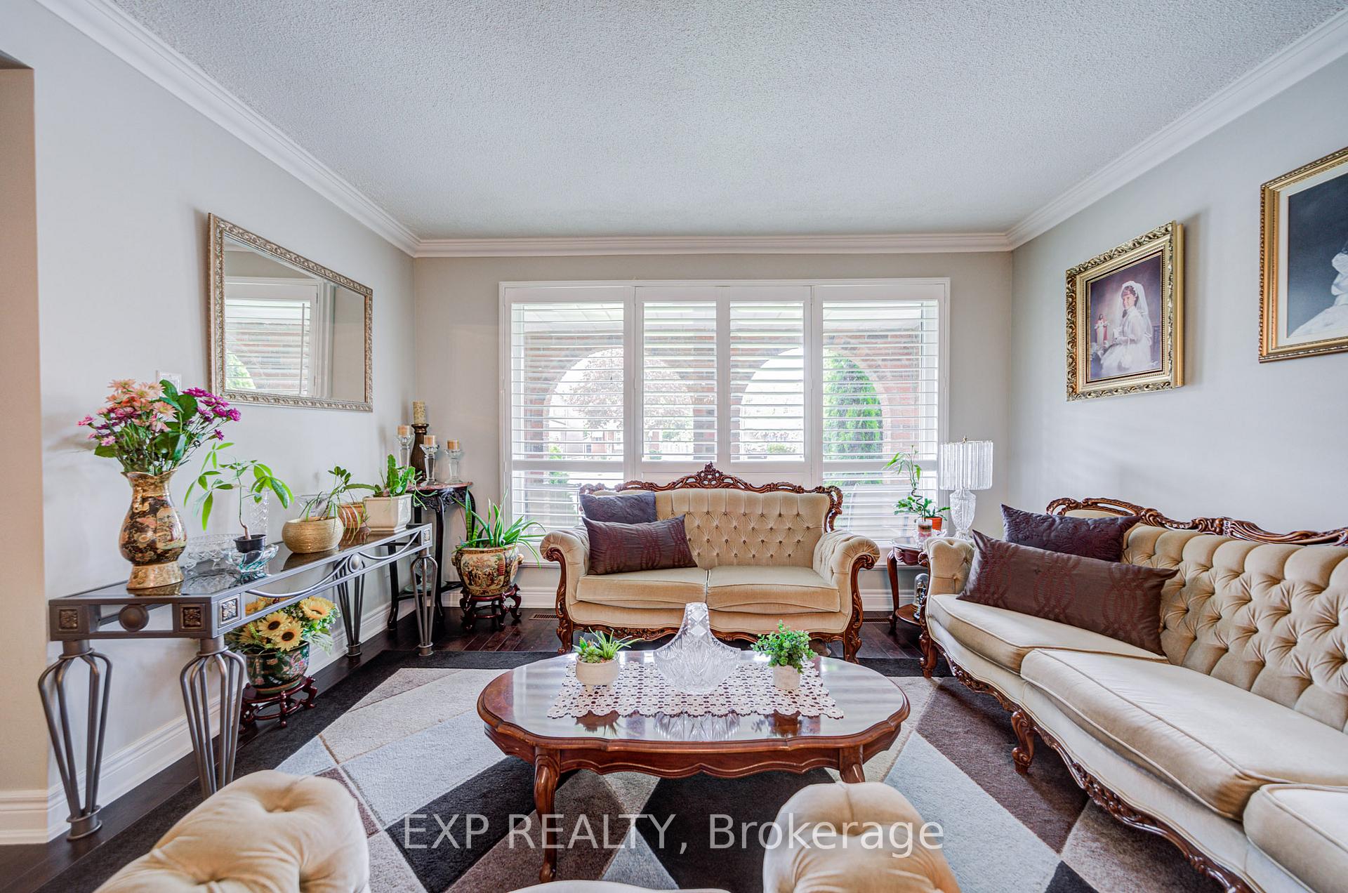 593a Scarlett Road N, Toronto W09 — photo 4 of 5