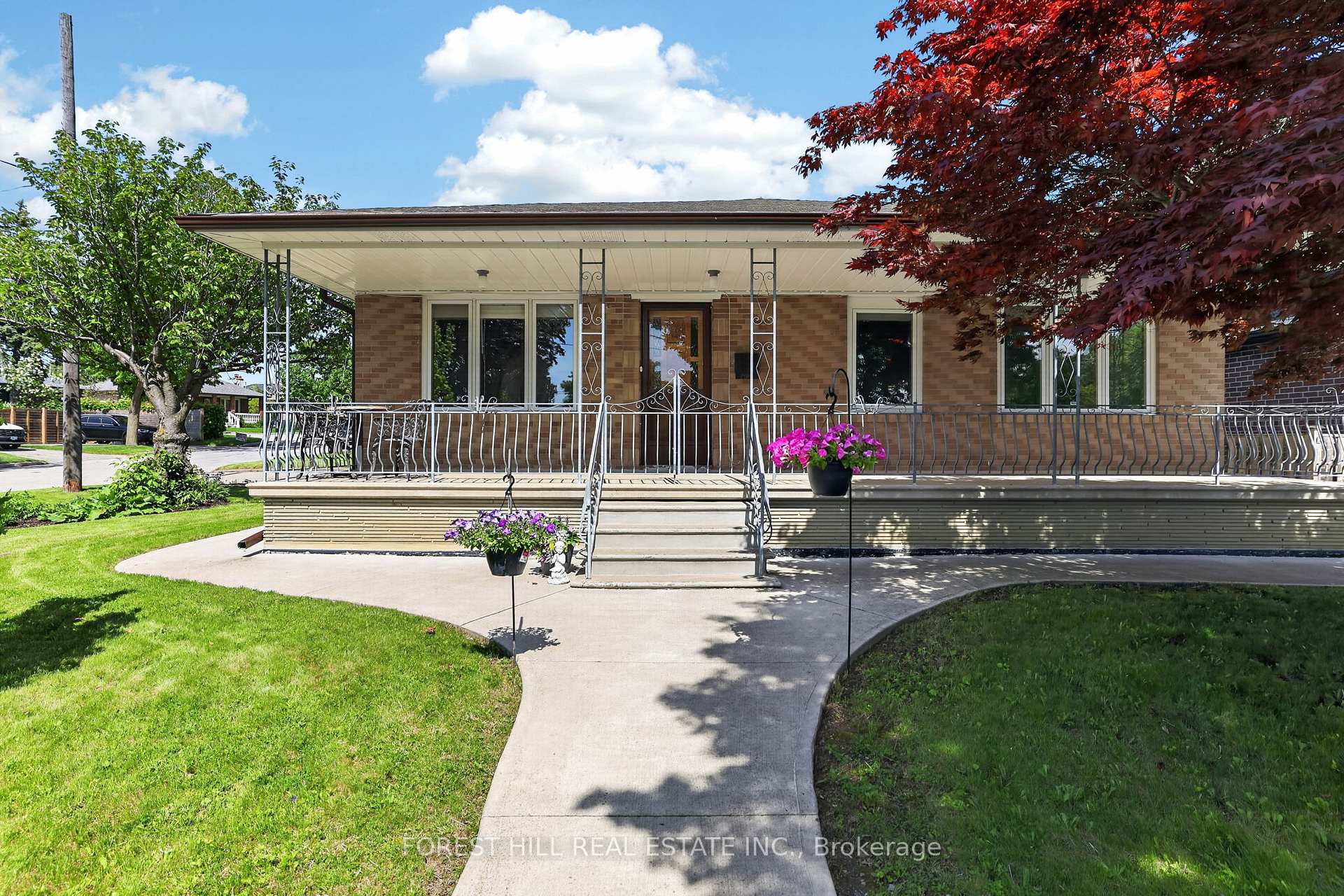 11 Fairweather Road, Toronto W04, ON M6M 4C8 — Toronto W04, Ontario
