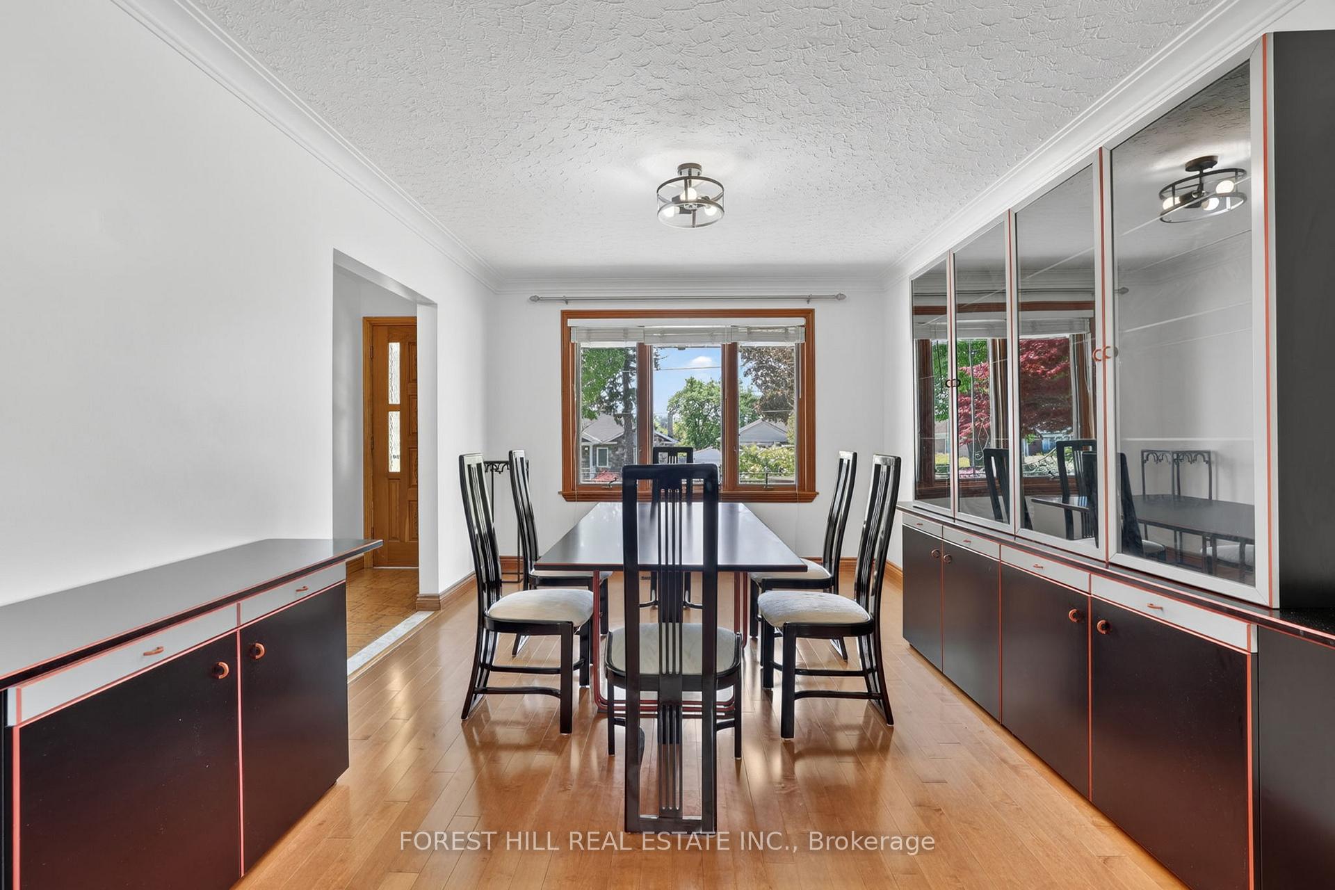 11 Fairweather Road, Toronto W04 — photo 5 of 5