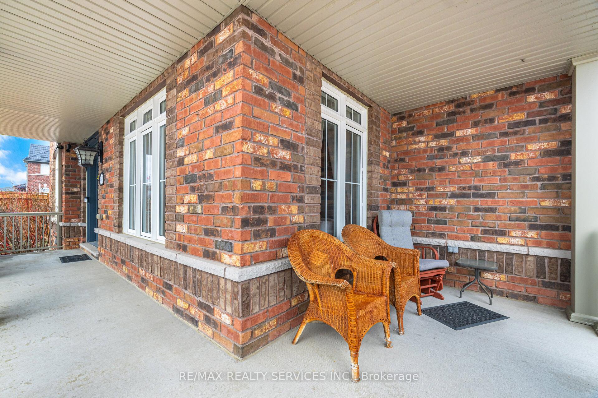 93 Learmont Avenue, Caledon — photo 3 of 5
