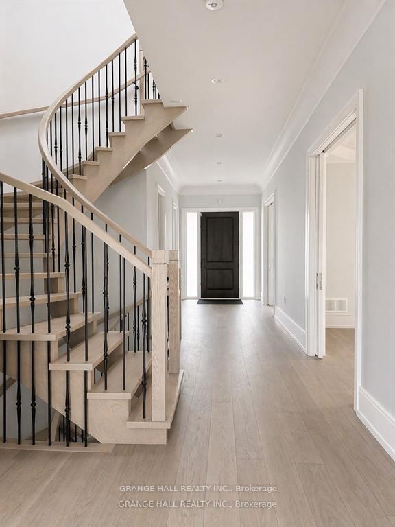 16 Barker Avenue, Toronto W10 — photo 2 of 5