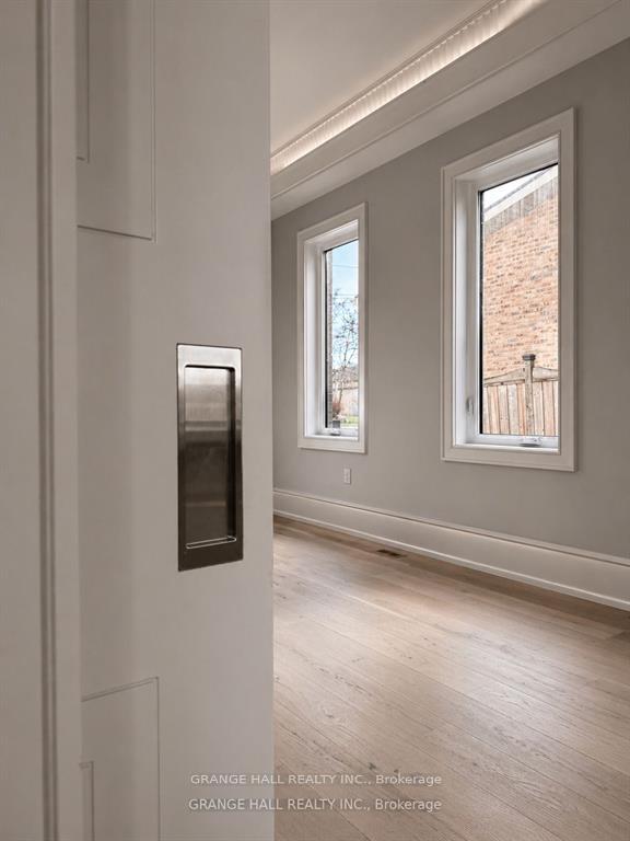16 Barker Avenue, Toronto W10 — photo 4 of 5