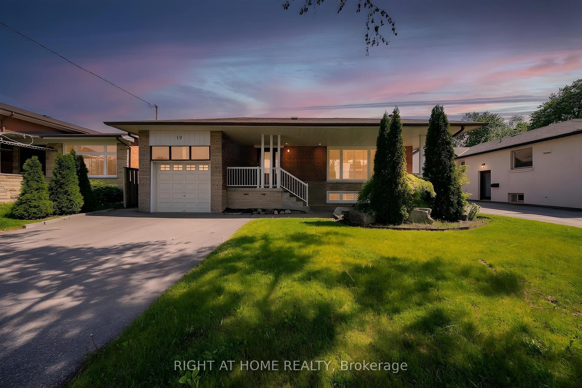 19 Wall Avenue, Toronto W04, ON M9N 2N6 — Toronto W04, Ontario