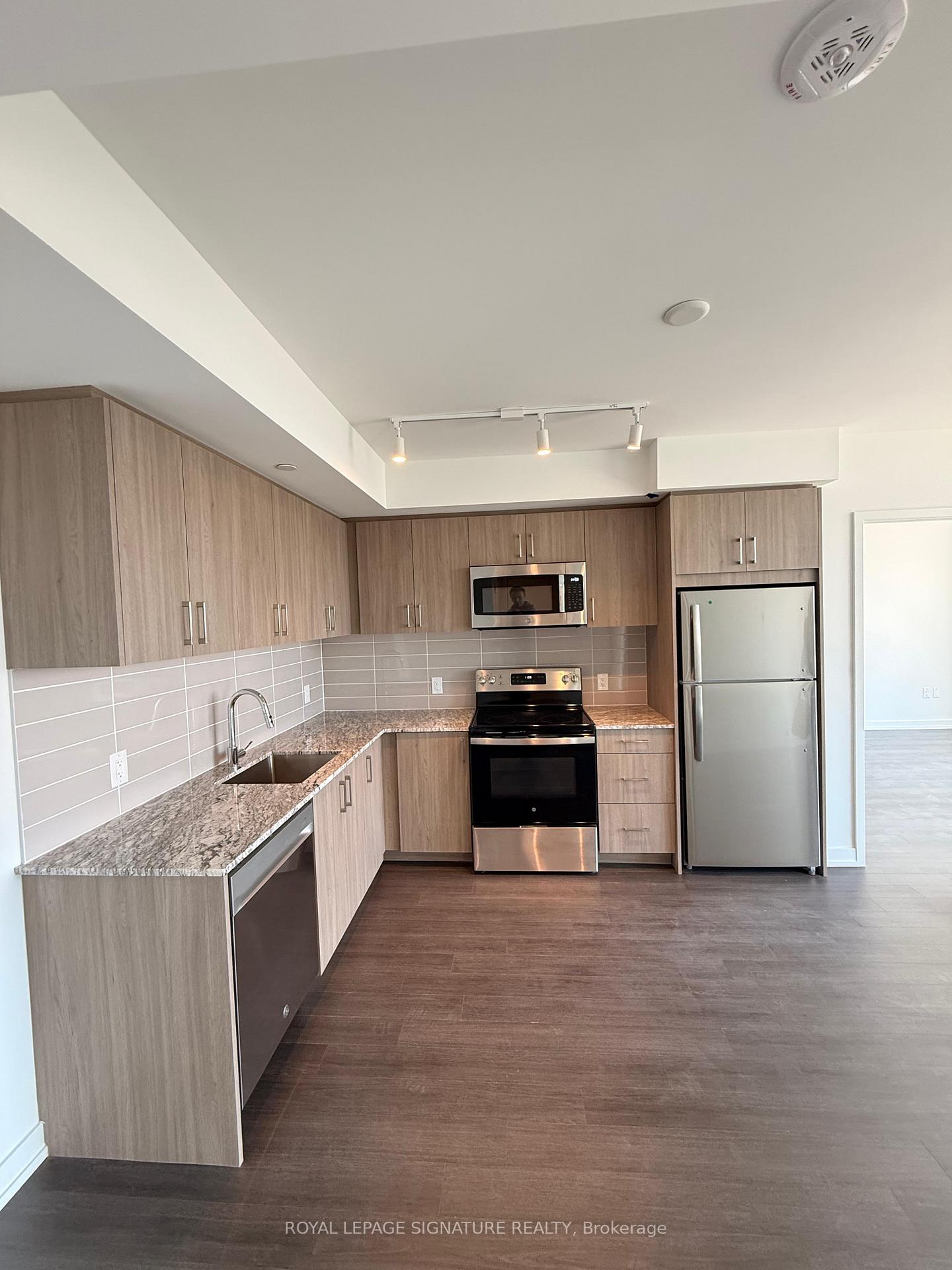 4000 Eglinton Avenue W 622, Toronto W09 — photo 4 of 5