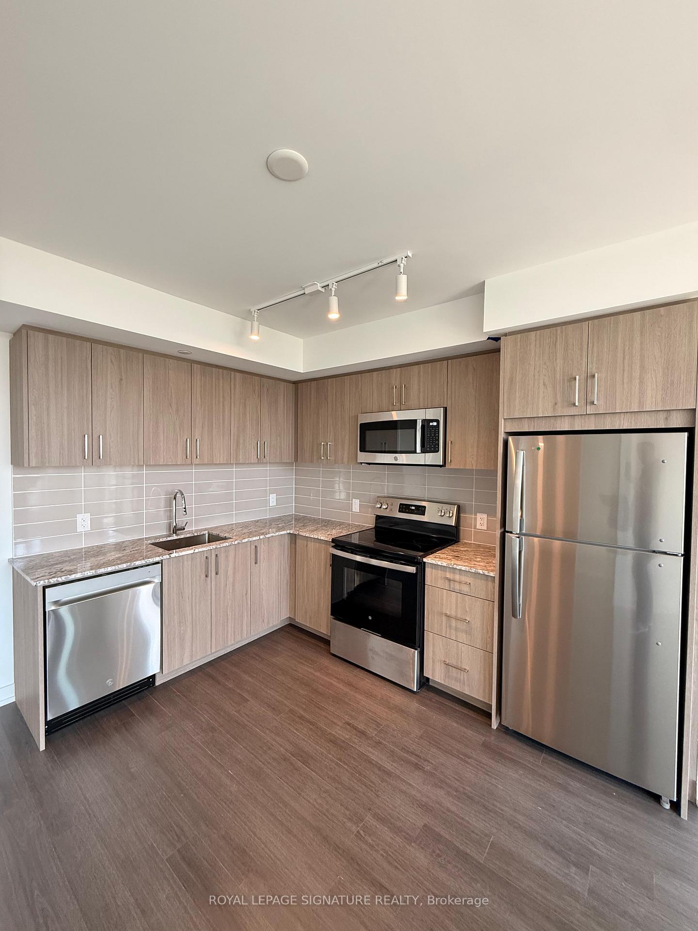 4000 Eglinton Avenue W 622, Toronto W09 — photo 5 of 5