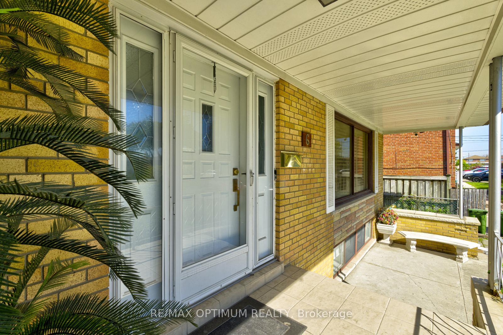 6 Evernby Boulevard, Toronto W09 — photo 4 of 5