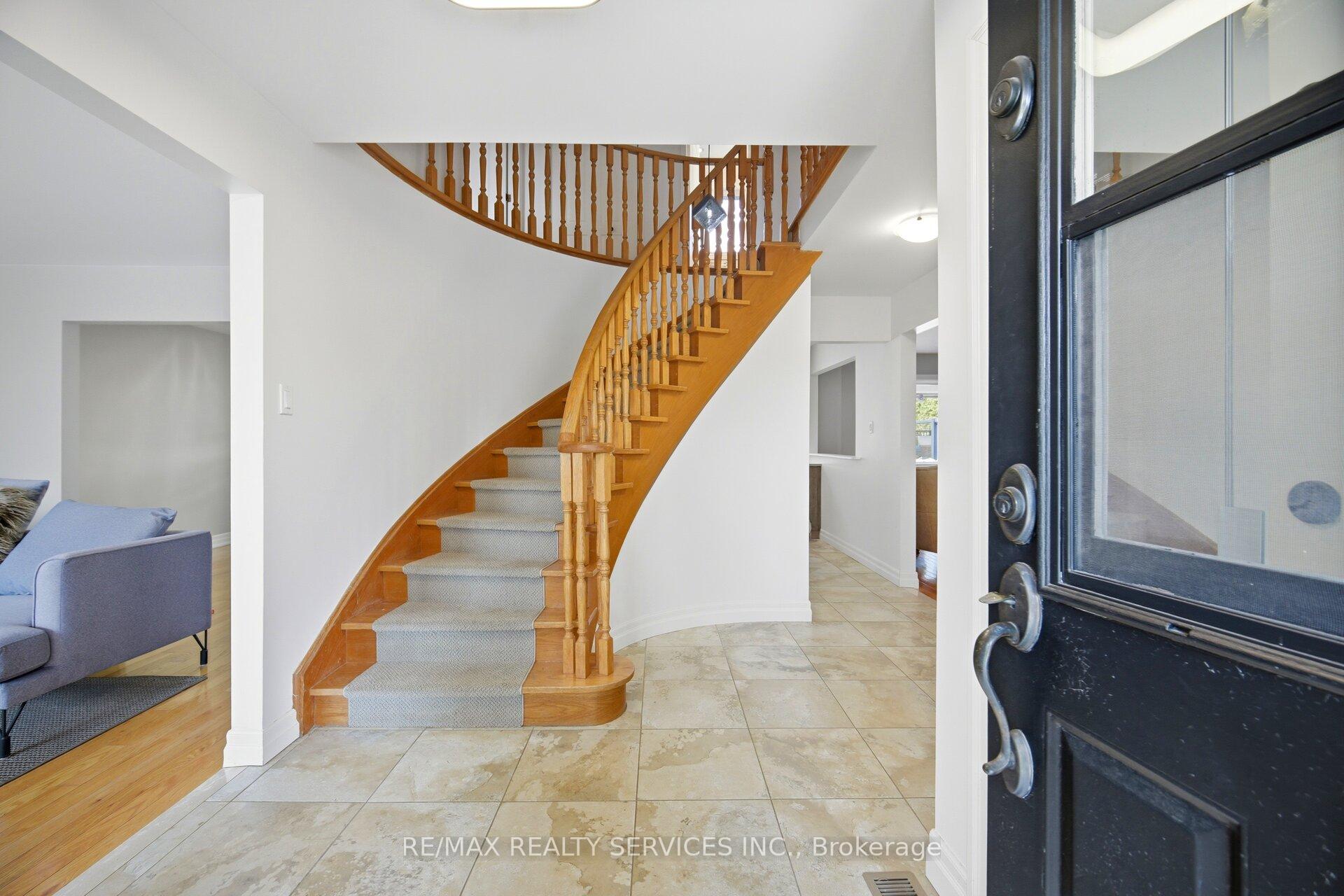38 Marilyn Street, Caledon — photo 5 of 5