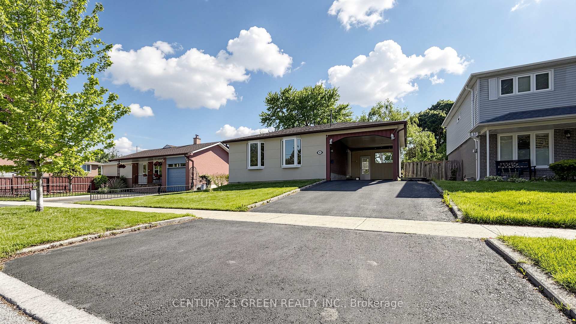 95 Kearney Drive, Toronto W10 — photo 2 of 5