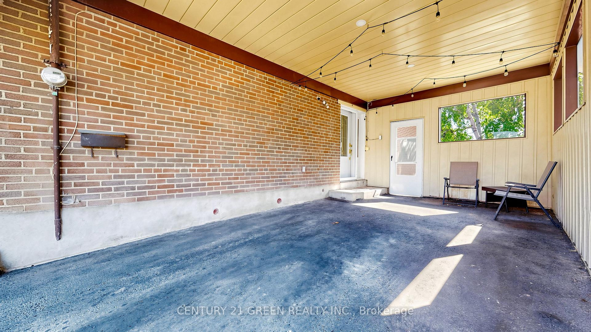 95 Kearney Drive, Toronto W10 — photo 3 of 5