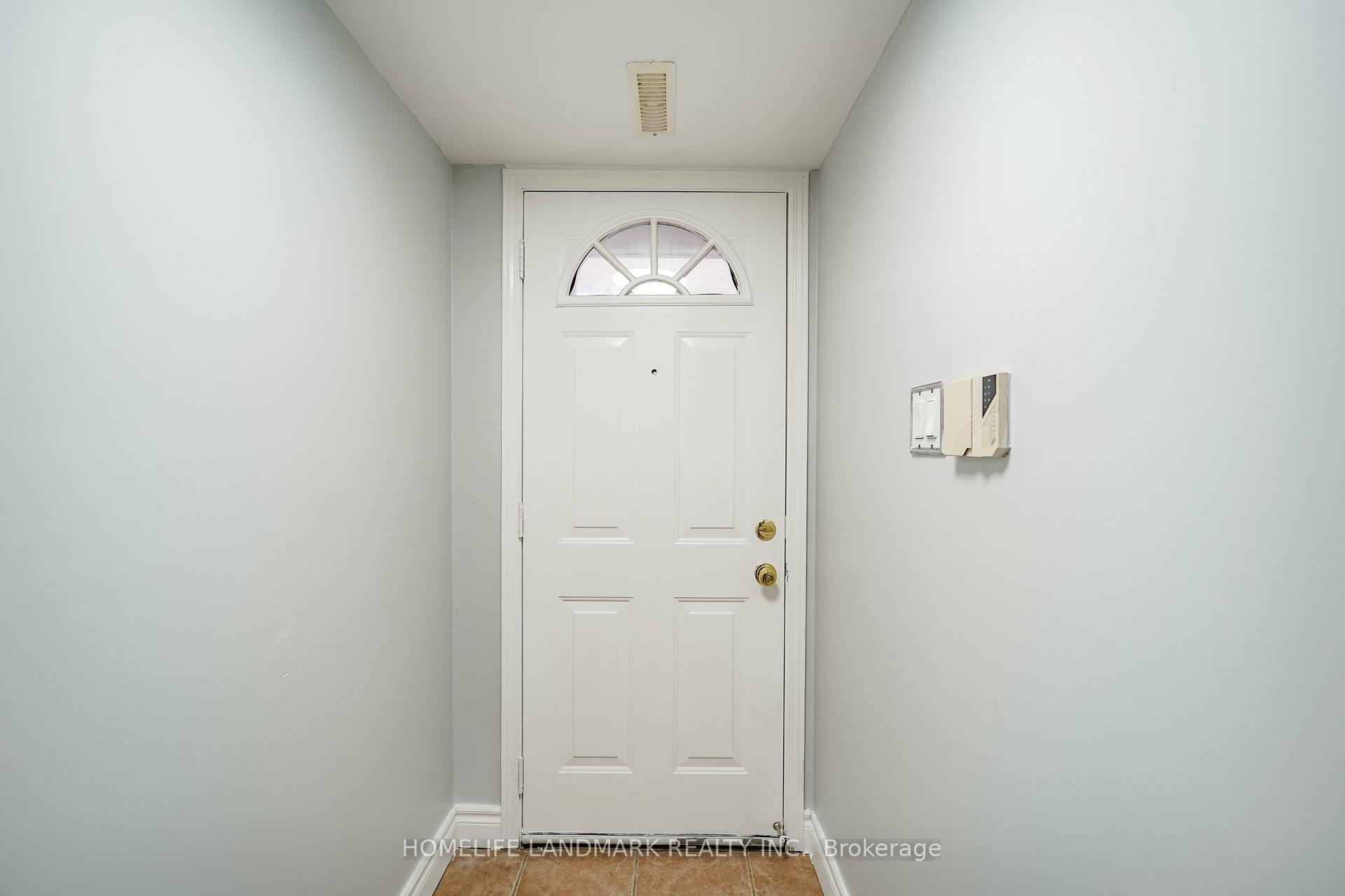 6452 Finch Avenue W 147, Toronto W10 — photo 3 of 5