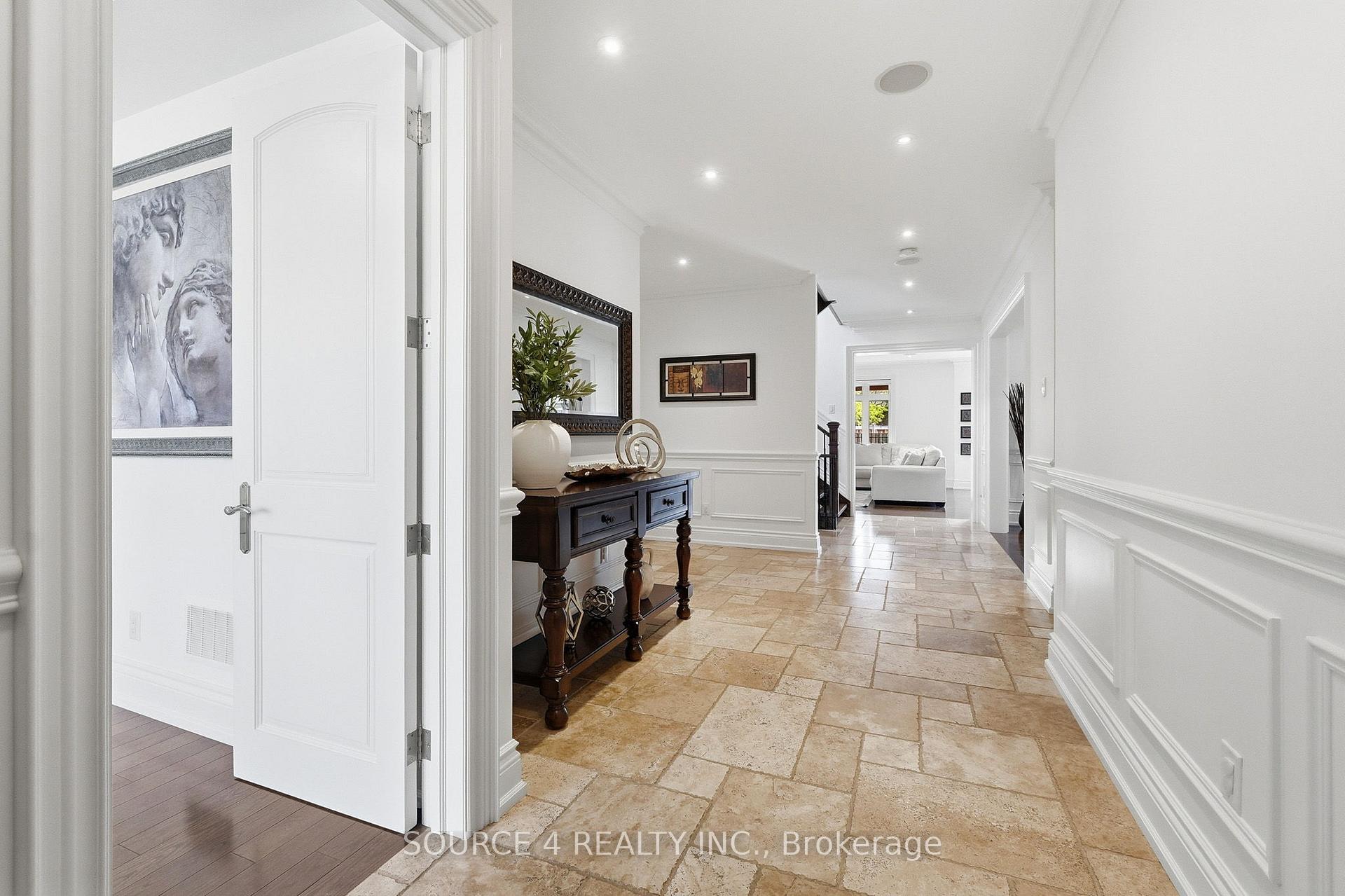 39 Amesbury Drive, Toronto W04 — photo 3 of 5