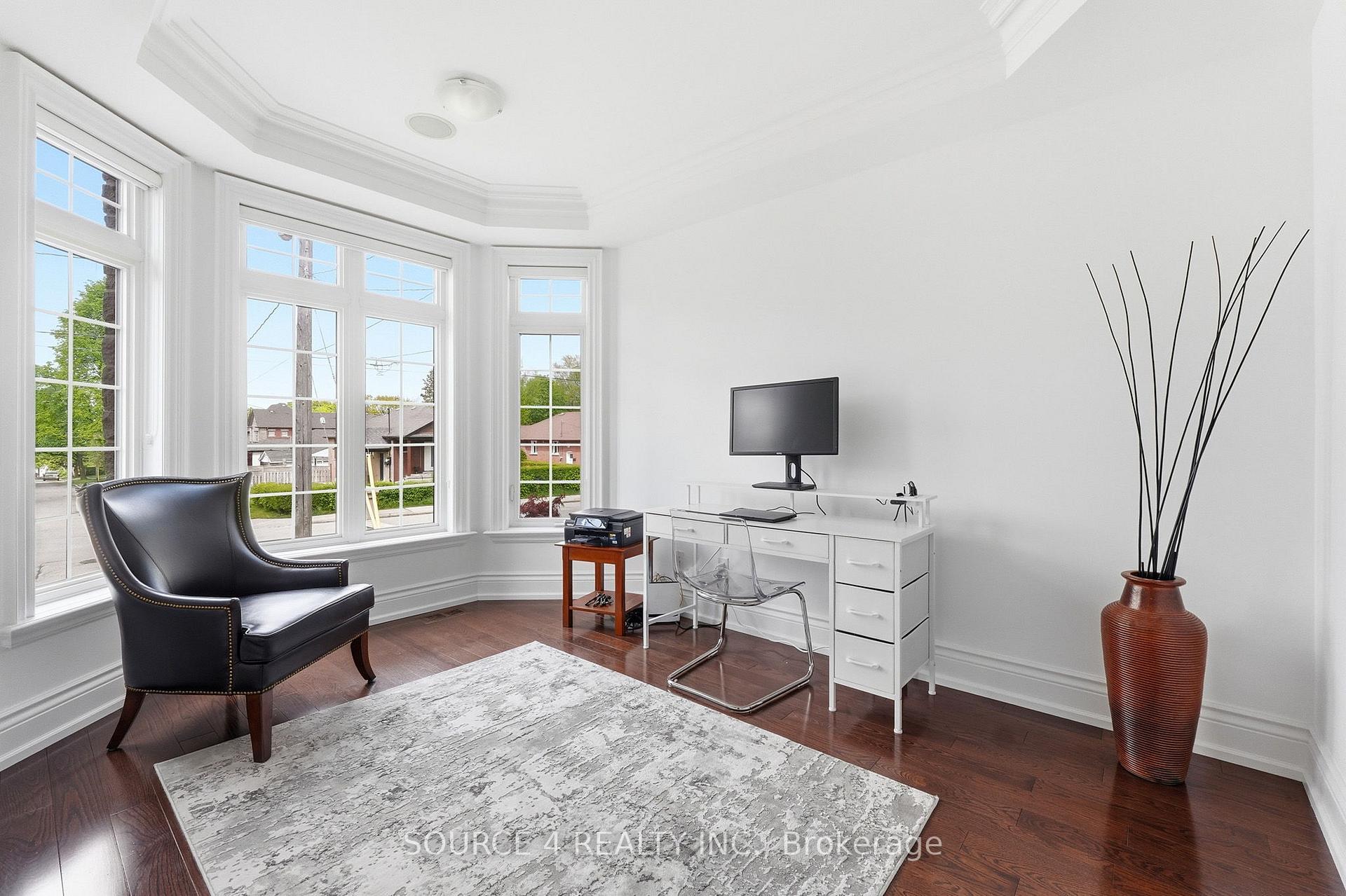39 Amesbury Drive, Toronto W04 — photo 5 of 5