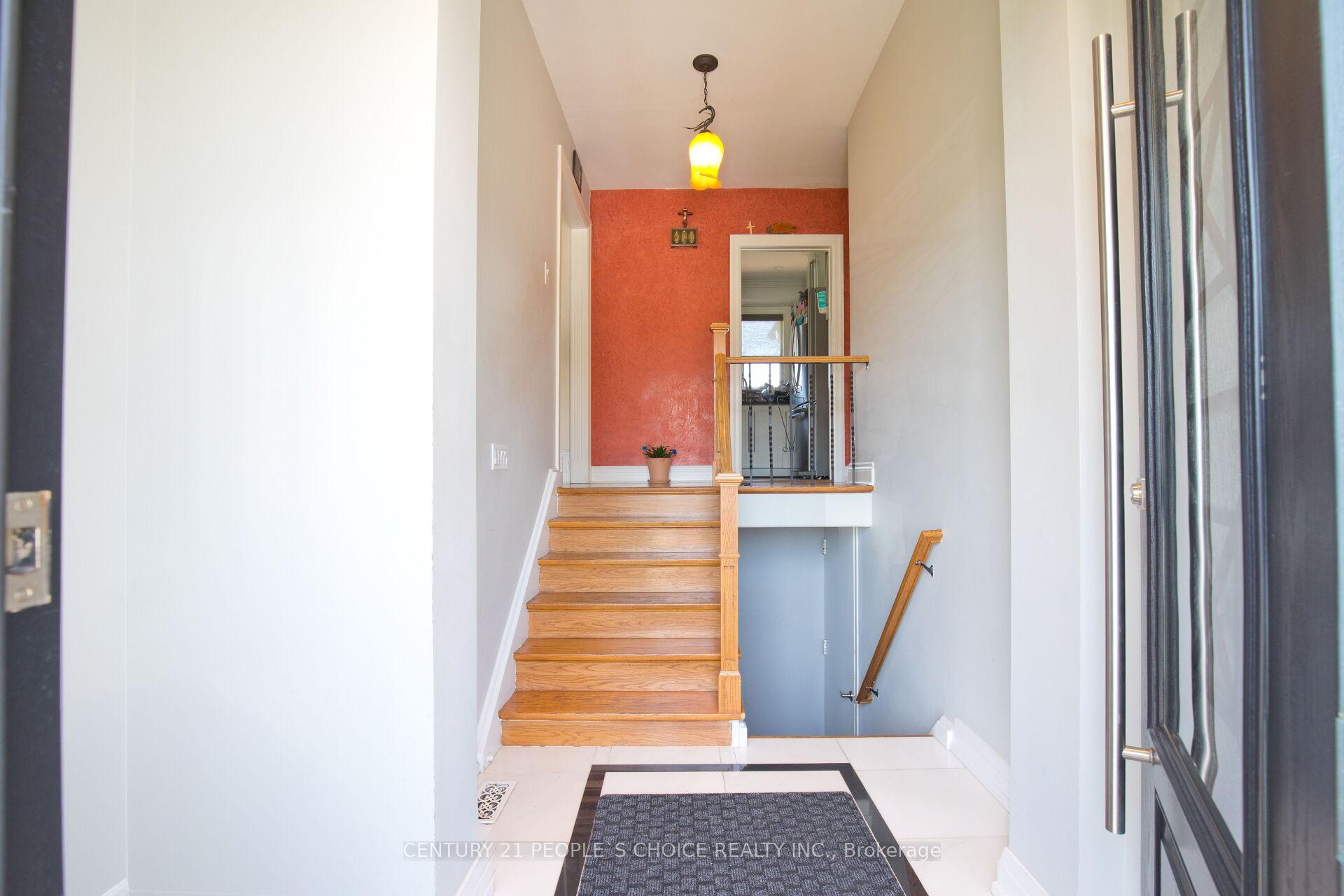 50 Jeffcoat Drive, Toronto W10 — photo 4 of 5