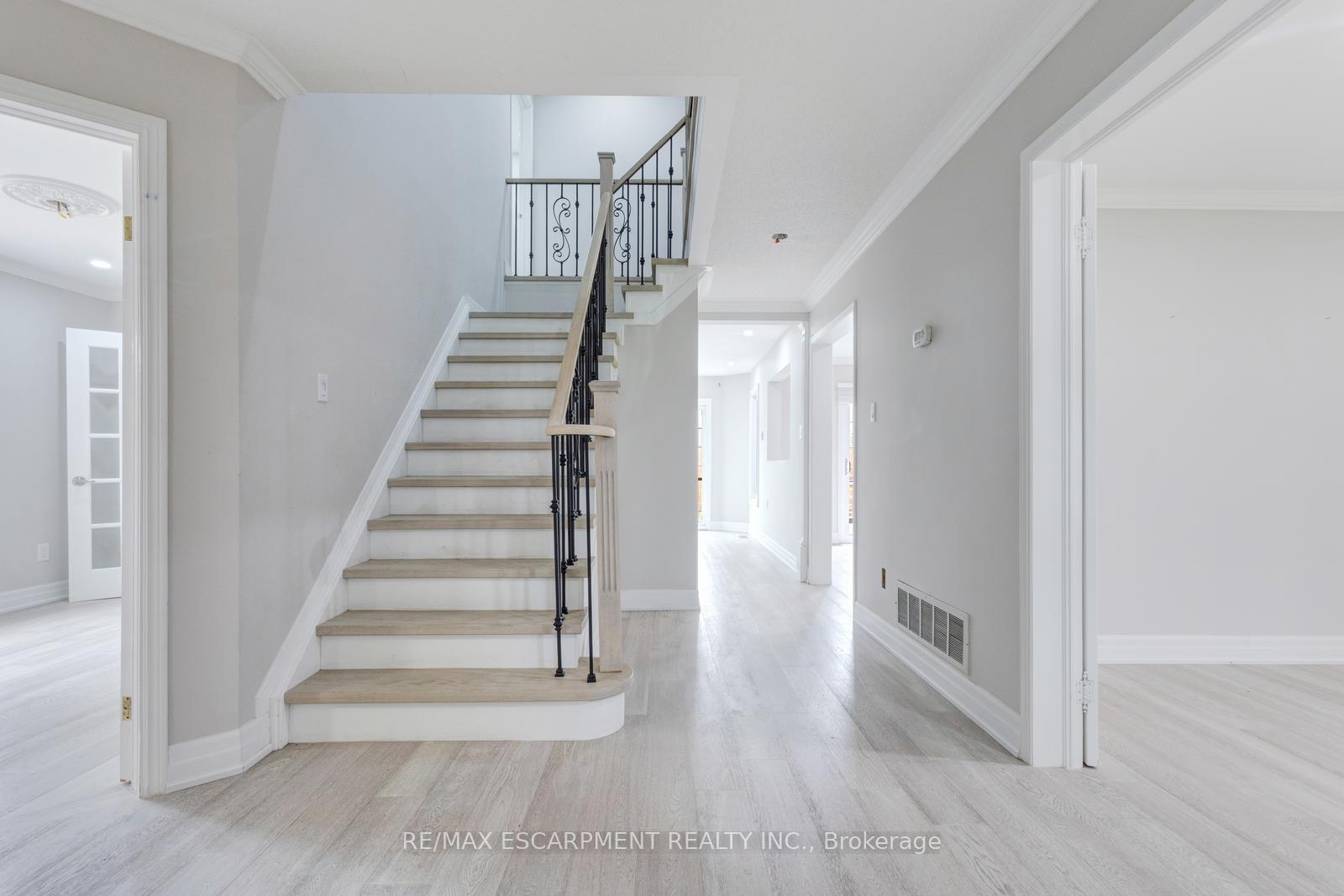 18555 Hurontario Street, Caledon — photo 5 of 5