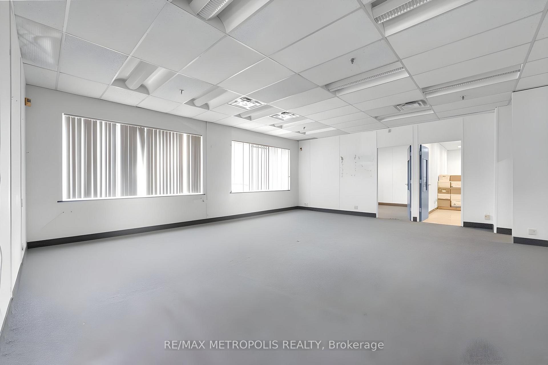 35 Oak Street, Toronto W04, ON M9N 1A1 — Toronto W04, Ontario