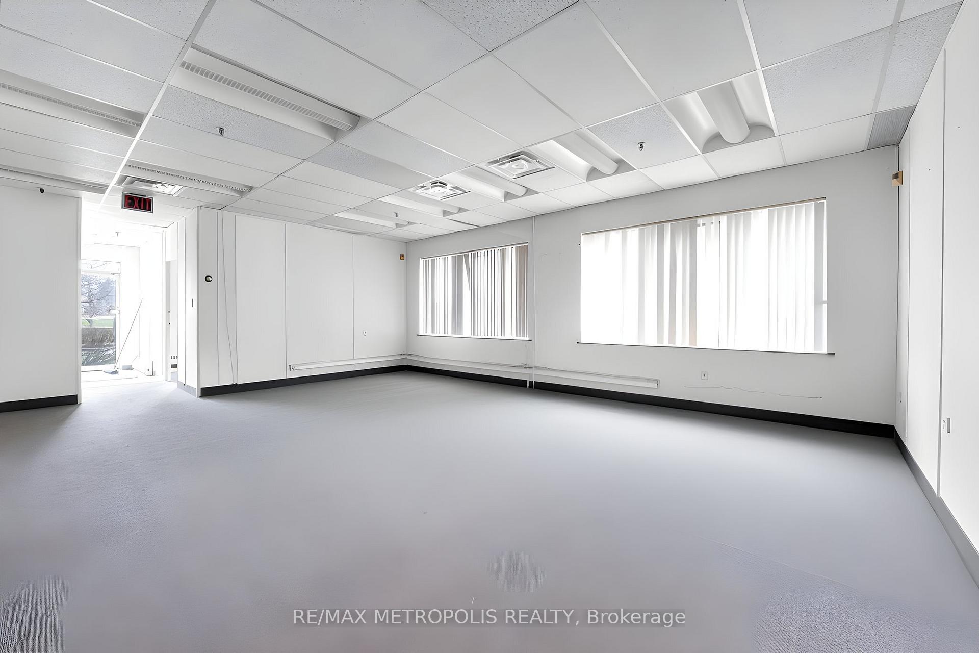 35 Oak Street, Toronto W04 — photo 2 of 5