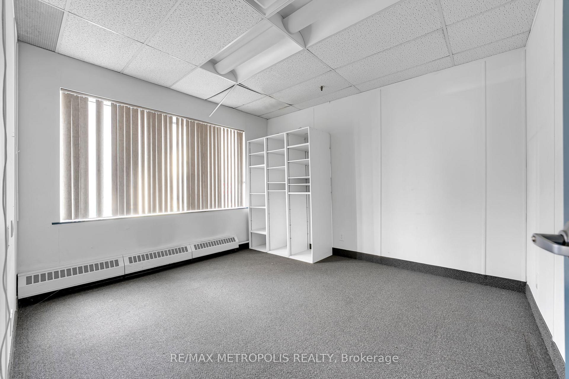 35 Oak Street, Toronto W04 — photo 4 of 5