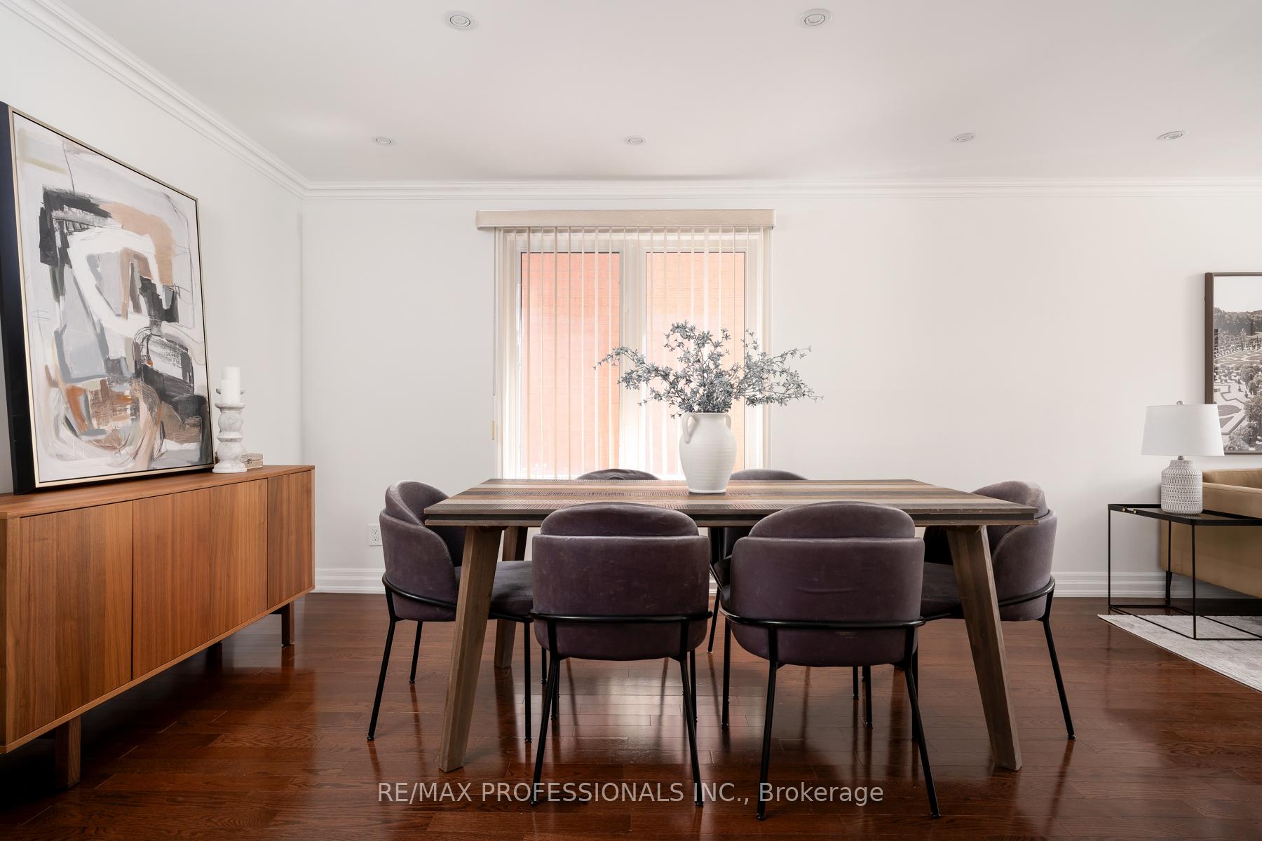 84 Harding Avenue, Toronto W04 — photo 4 of 5