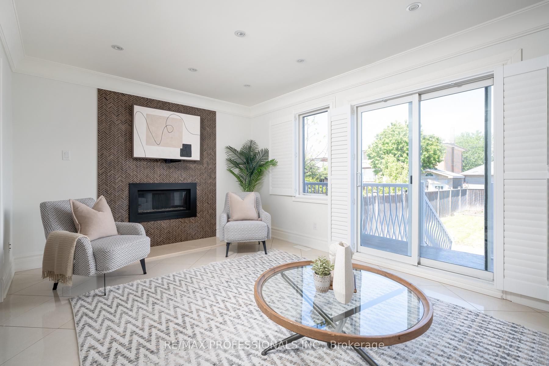84 Harding Avenue, Toronto W04 — photo 5 of 5