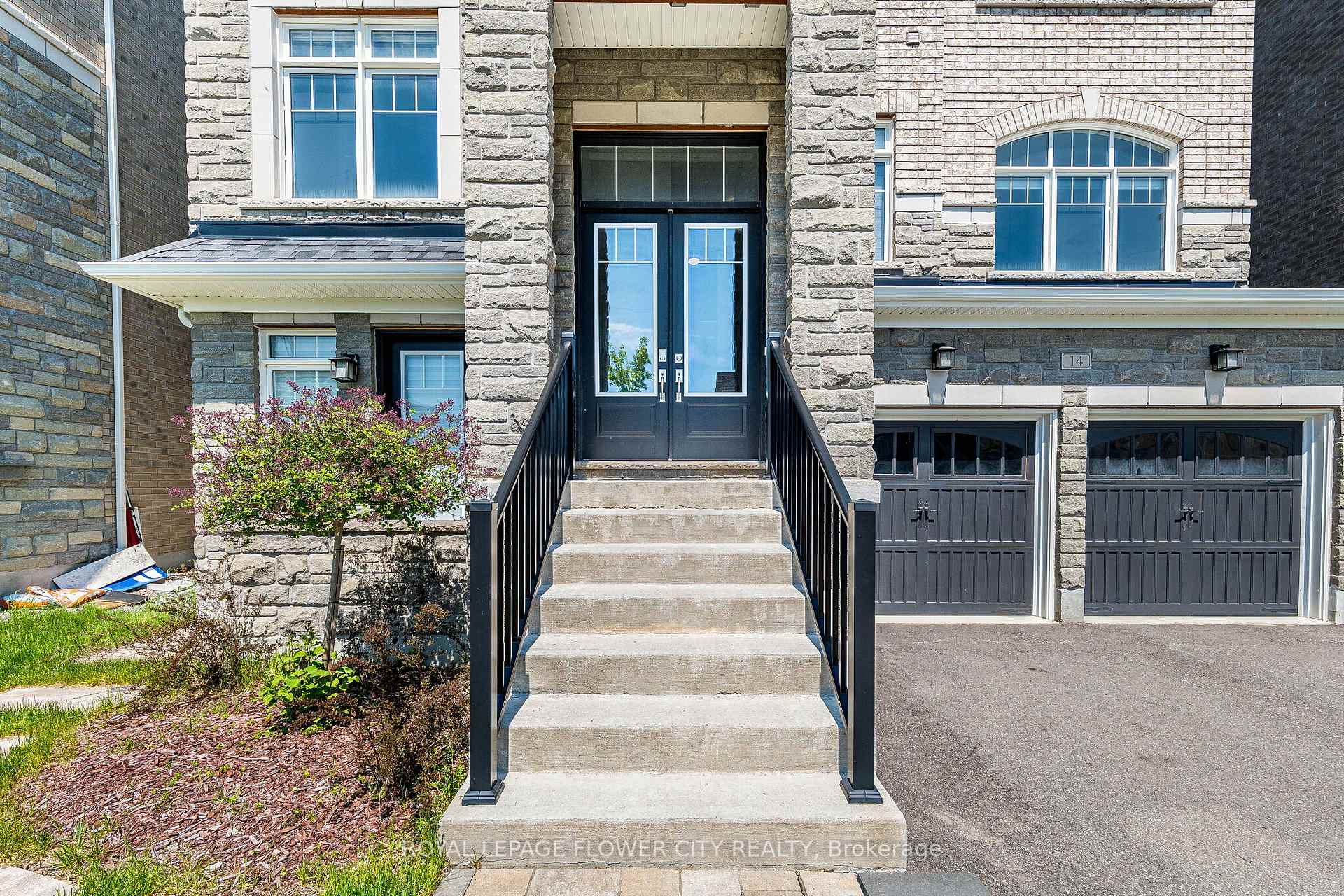 14 Richard Oxtoby Road, Caledon — photo 2 of 5