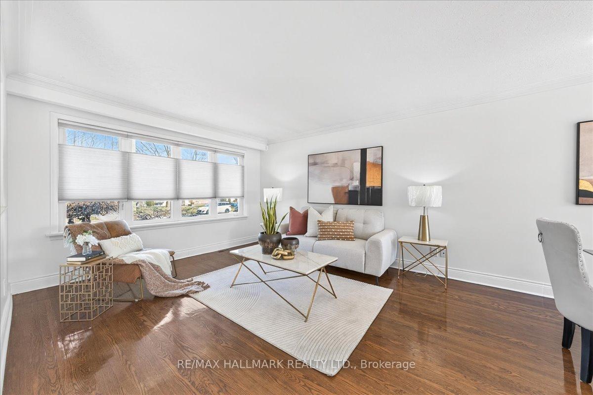 25 Fenley Drive, Toronto W09 — photo 2 of 5