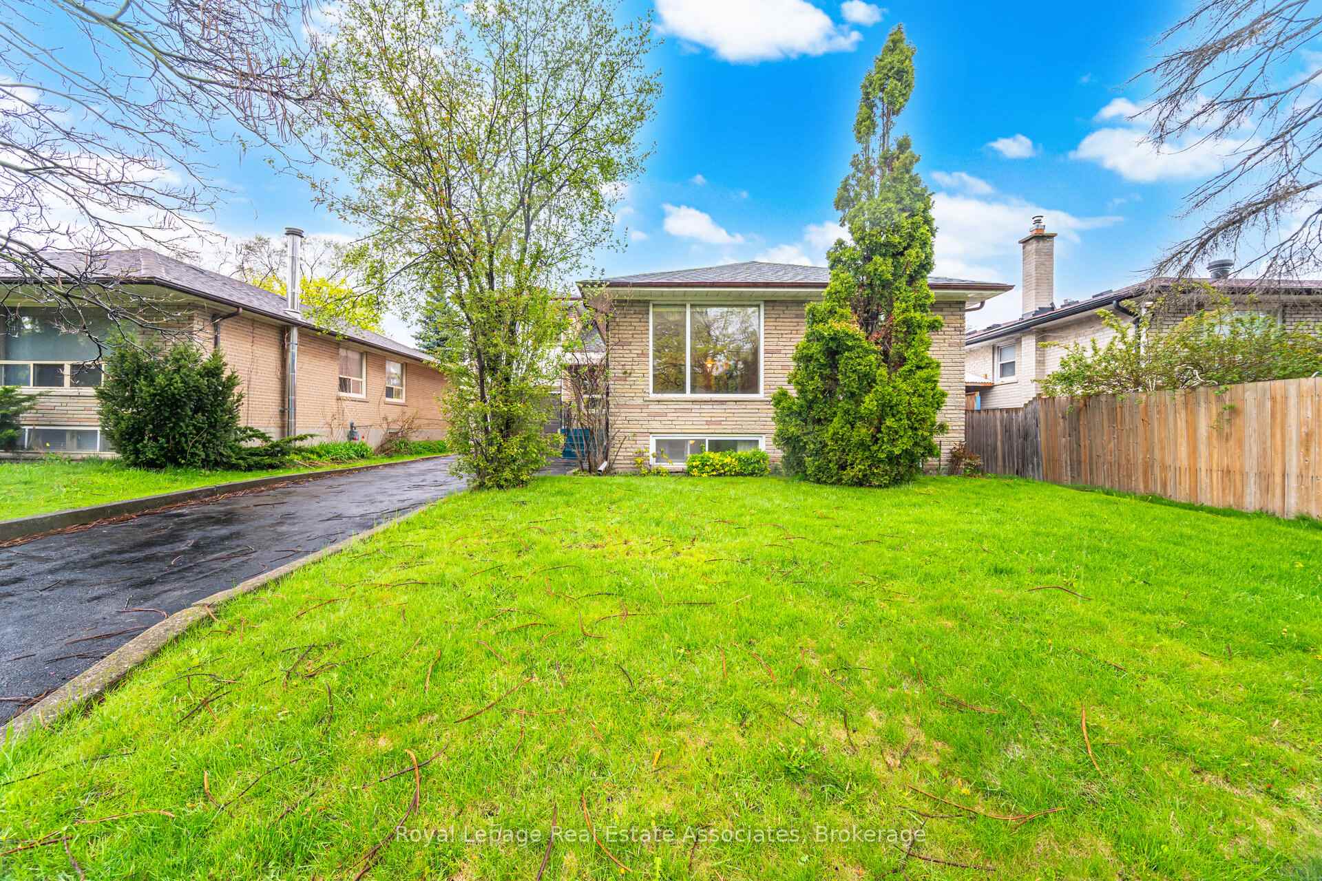 193 Kingsview Boulevard, Toronto W09, ON M9R 1V7 — Toronto W09, Ontario