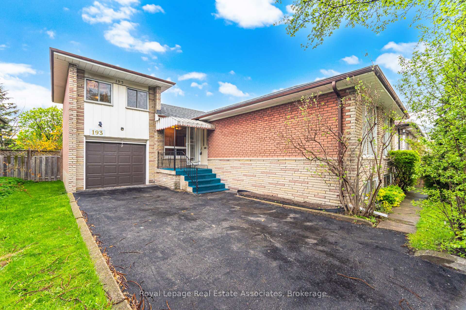193 Kingsview Boulevard, Toronto W09 — photo 3 of 5