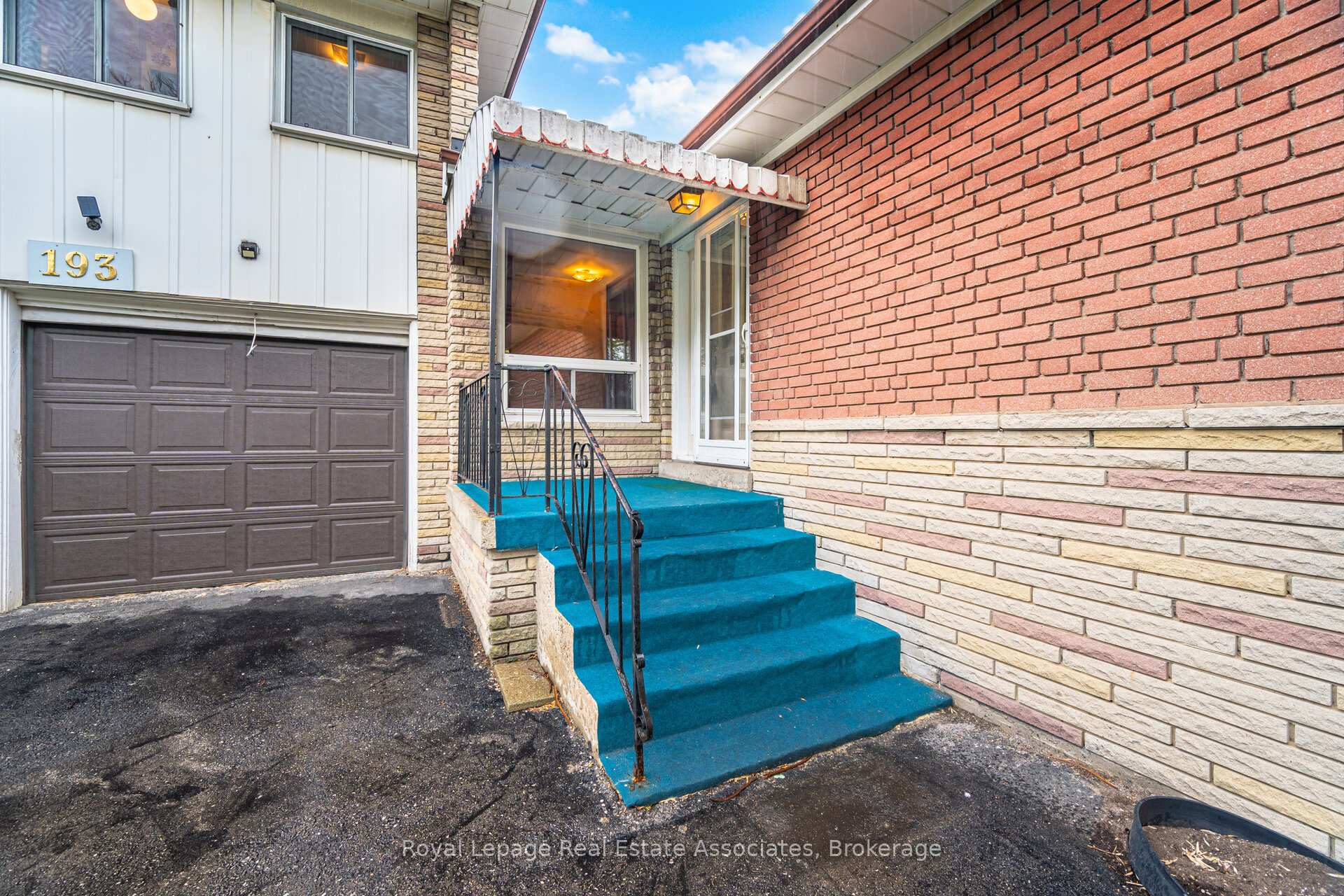 193 Kingsview Boulevard, Toronto W09 — photo 4 of 5