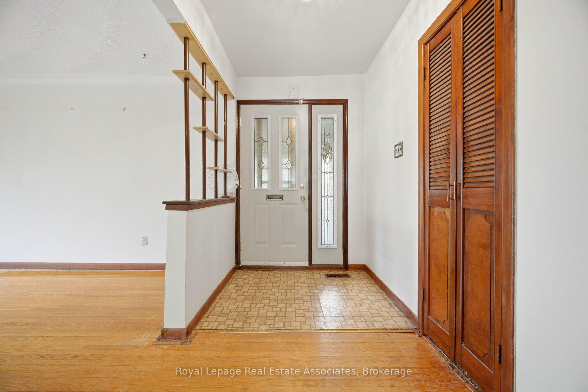 193 Kingsview Boulevard, Toronto W09 — photo 5 of 5