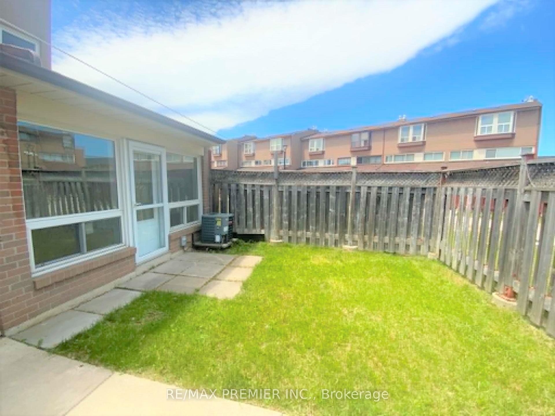 248 John Garland Boulevard 82, Toronto W10 — photo 3 of 5