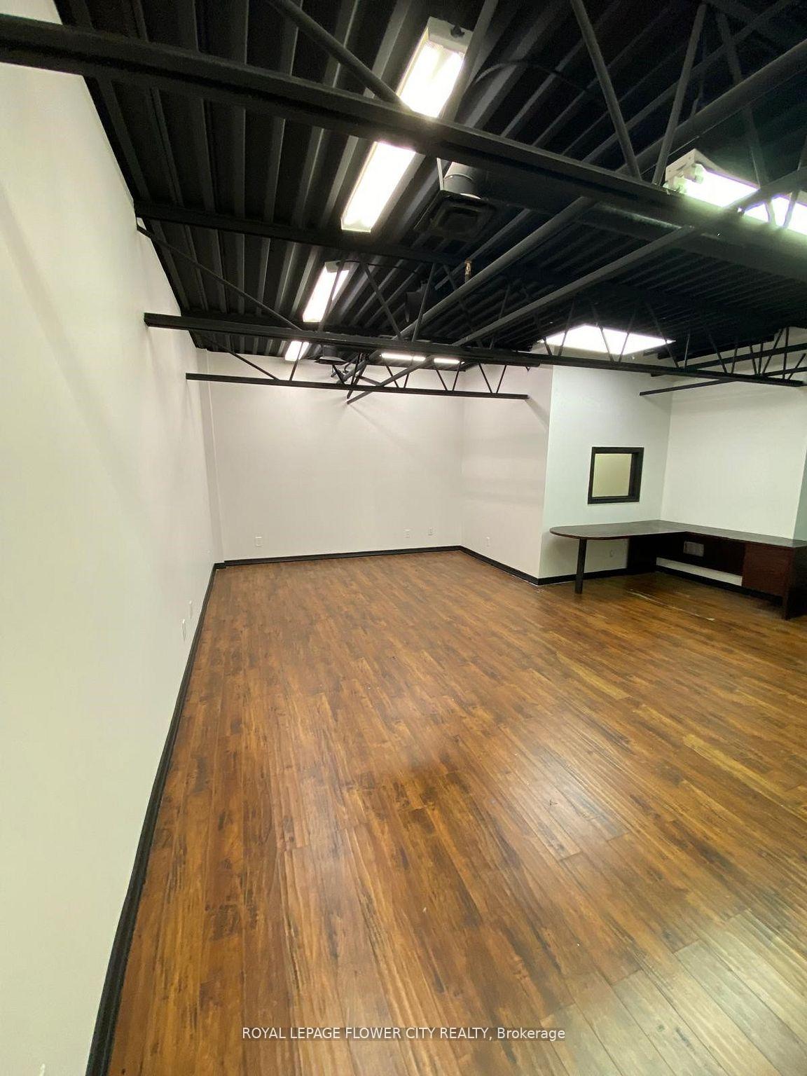 2001 Albion Road 7, Toronto W10, ON M9W 6V6 — Toronto W10, Ontario