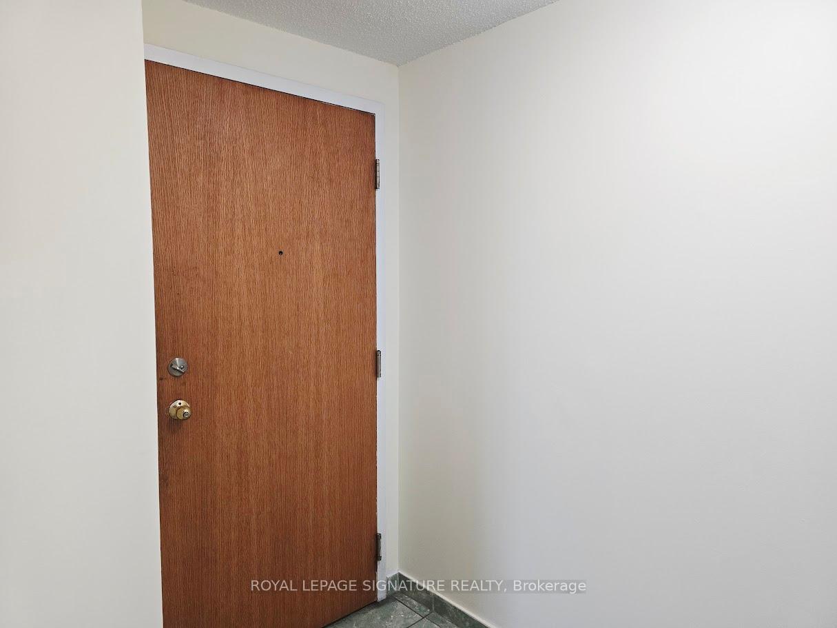 41 Markbrook Lane 213, Toronto W10 — photo 4 of 5