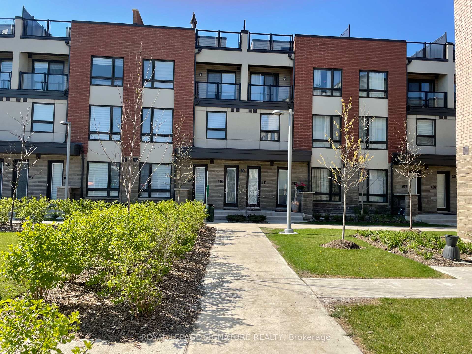 20 WoodStream Drive 11, Toronto W10, ON M9W 0G1 — Toronto W10, Ontario
