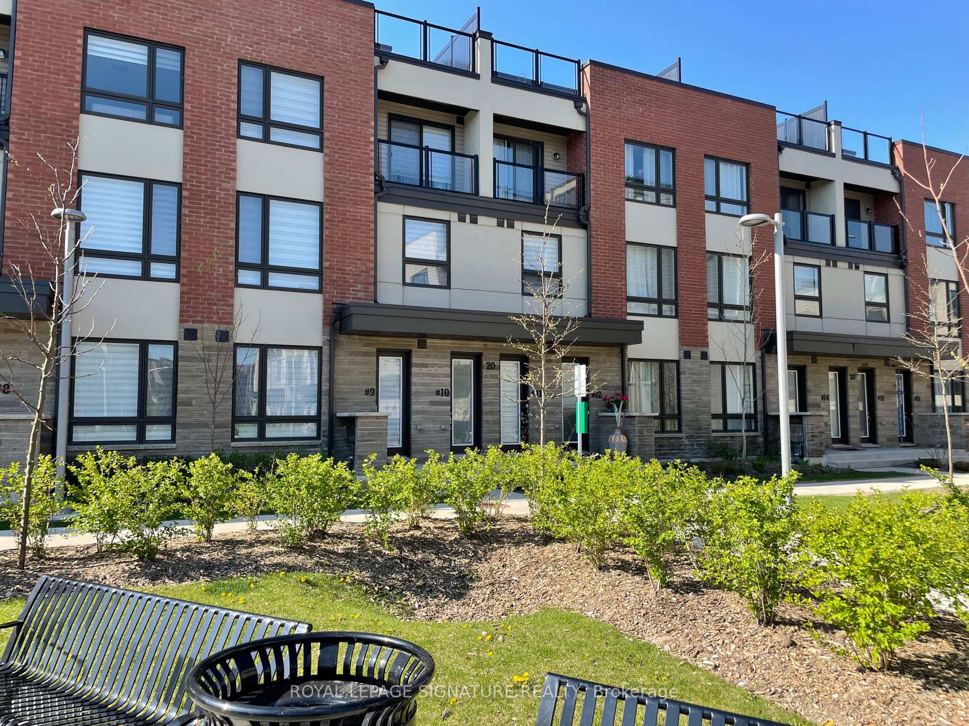 20 WoodStream Drive 11, Toronto W10 — photo 4 of 5