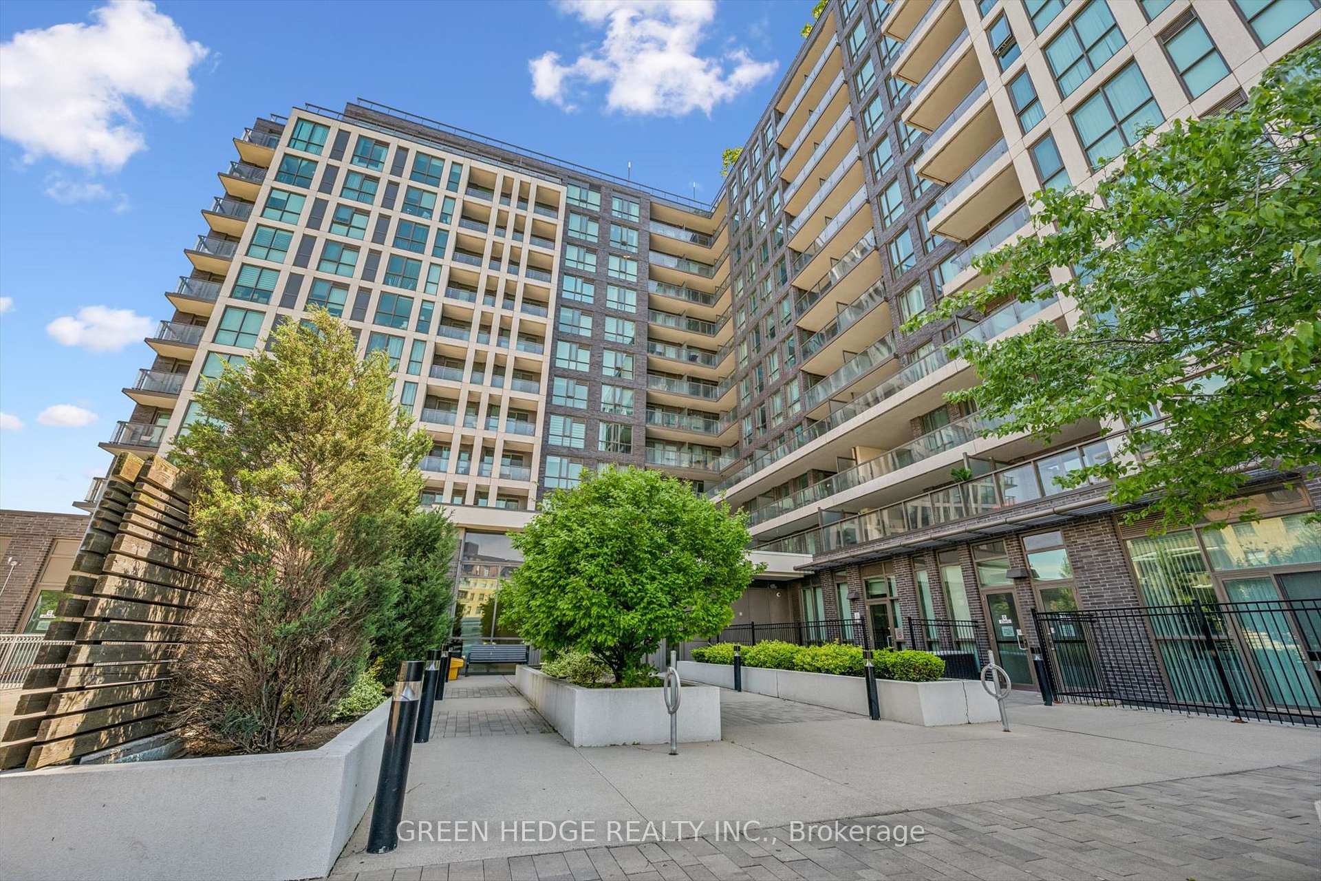 80 Esther Lorrie Drive 617, Toronto W10 — photo 2 of 5