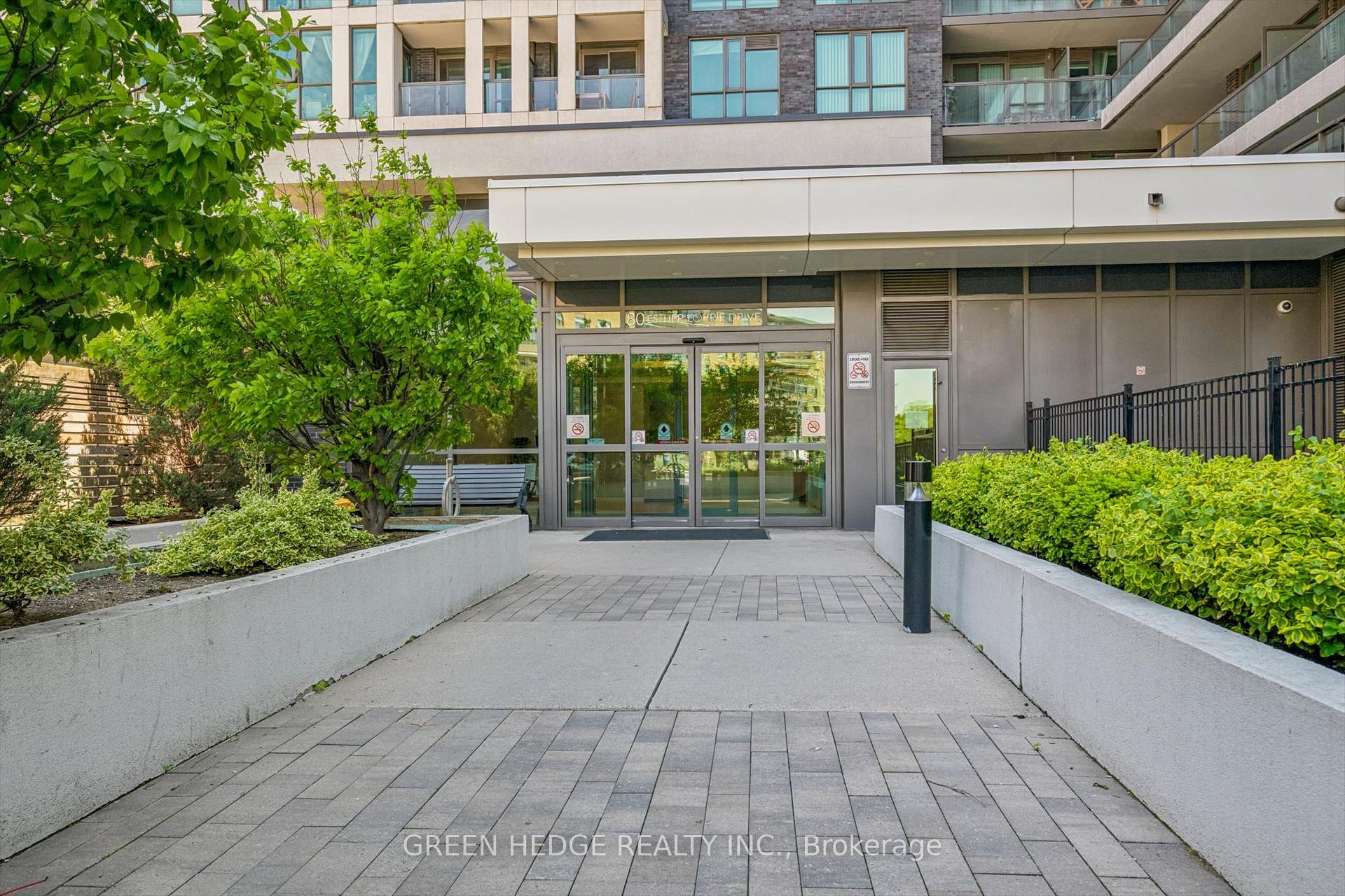 80 Esther Lorrie Drive 617, Toronto W10 — photo 3 of 5
