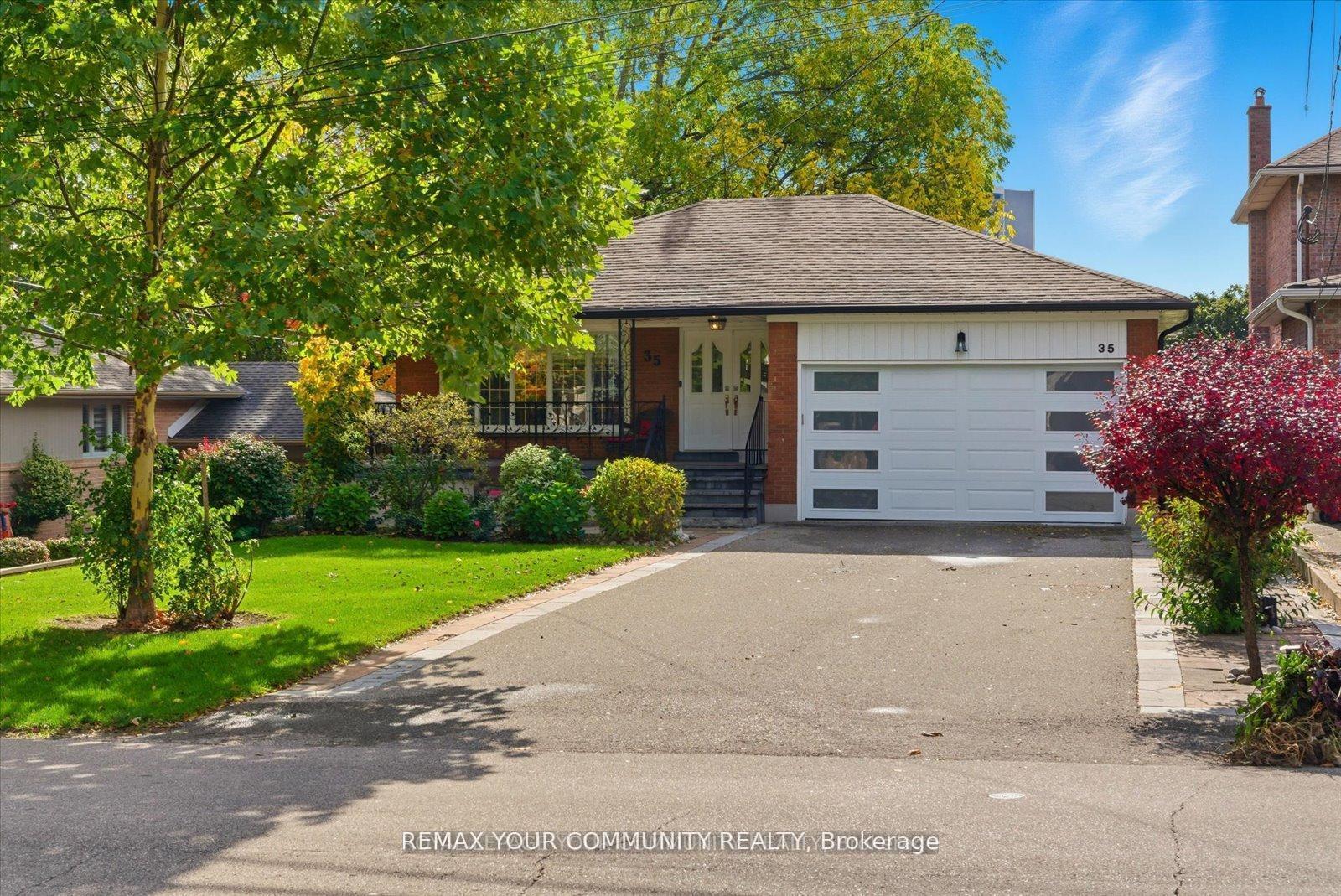 35 Sunvale Drive, Toronto W09 — photo 4 of 5
