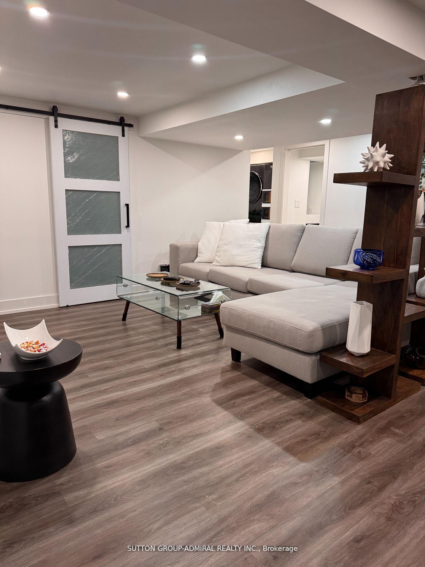 6 Frankfort Avenue Lower, Toronto W04 — photo 2 of 5