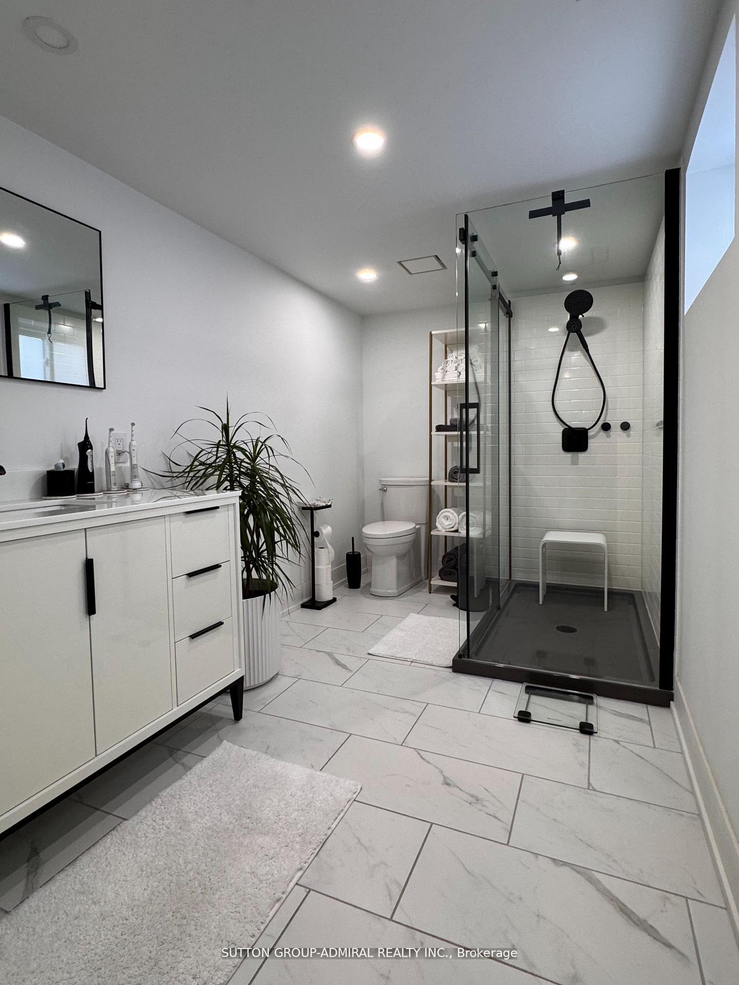 6 Frankfort Avenue Lower, Toronto W04 — photo 4 of 5