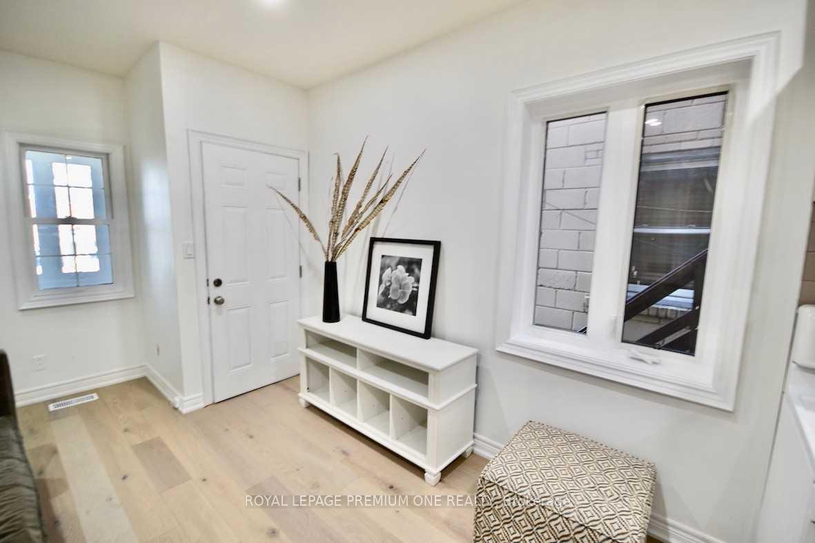 312 Rustic Road B, Toronto W04 — photo 2 of 5