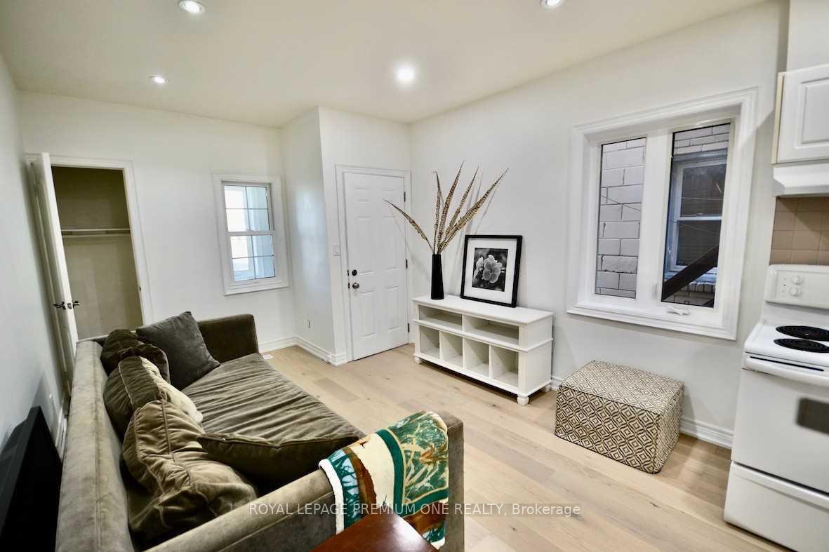 312 Rustic Road B, Toronto W04 — photo 3 of 5