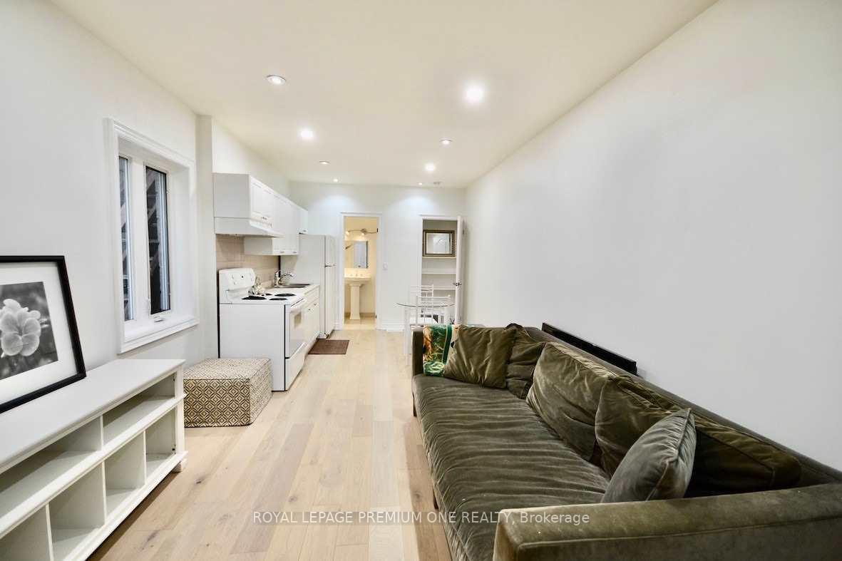 312 Rustic Road B, Toronto W04 — photo 4 of 5