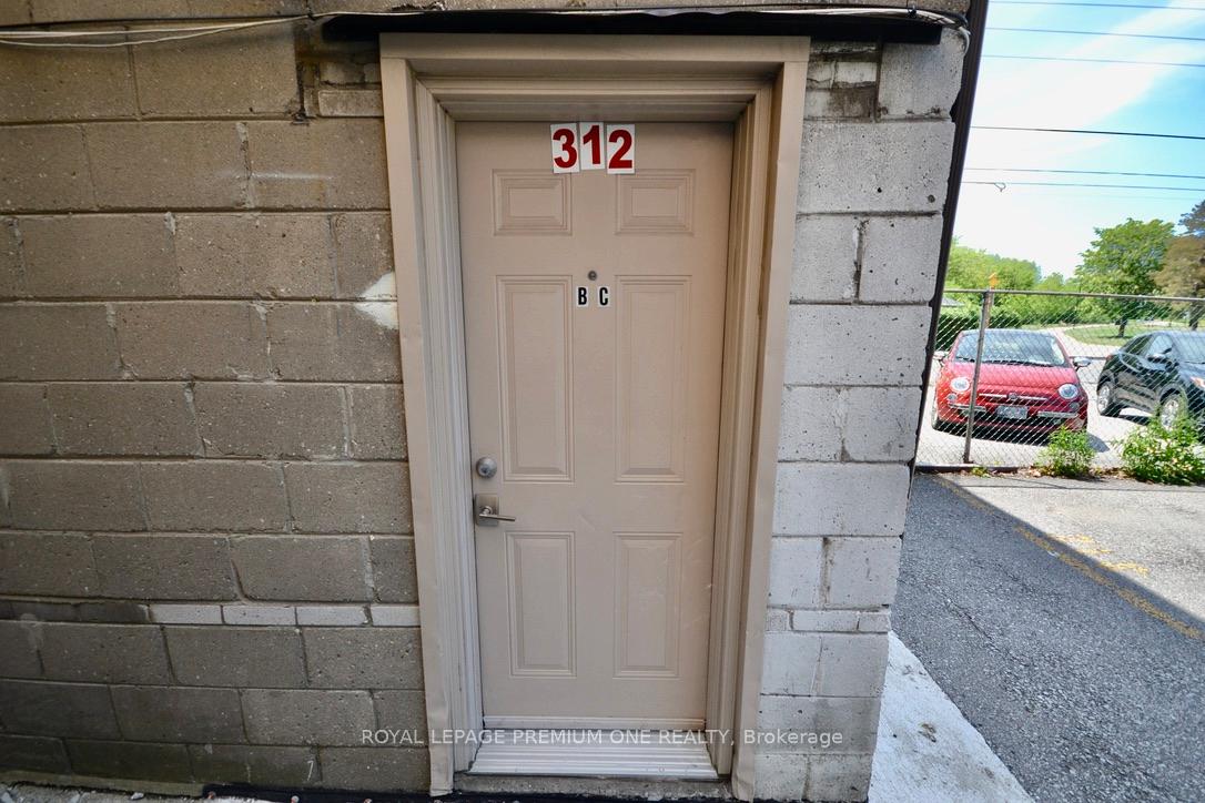 312 Rustic Road C, Toronto W04 — photo 5 of 5